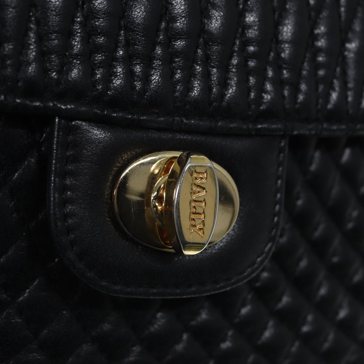 Bally Black Leather Shoulder Bag (Pre-Owned)