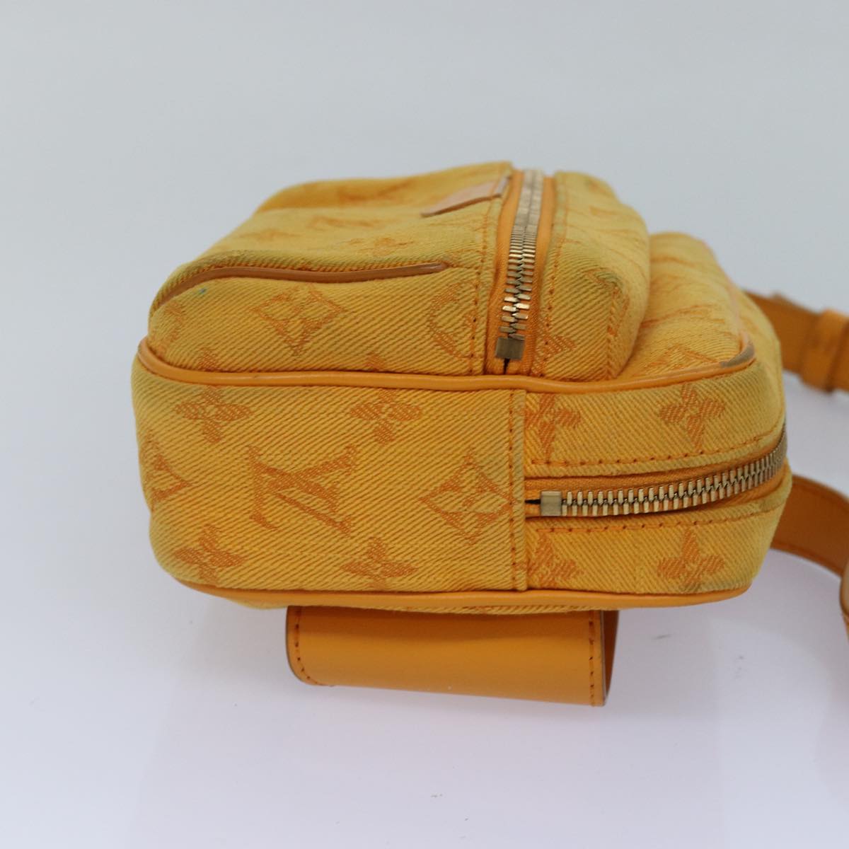 Louis Vuitton Outdoor Yellow Canvas Shoulder Bag (Pre-Owned)