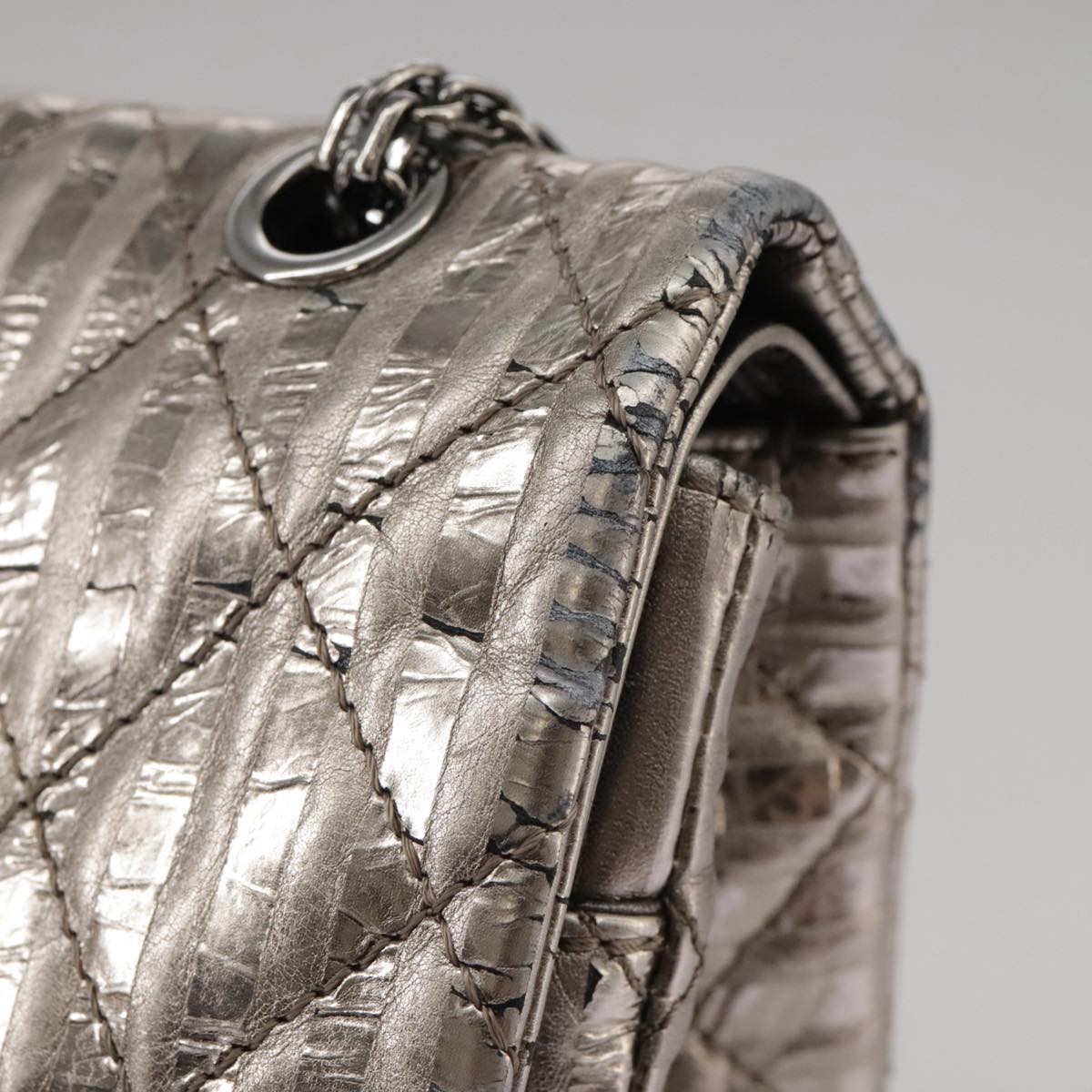 Chanel 2,55 Silver Leather Shoulder Bag (Pre-Owned)