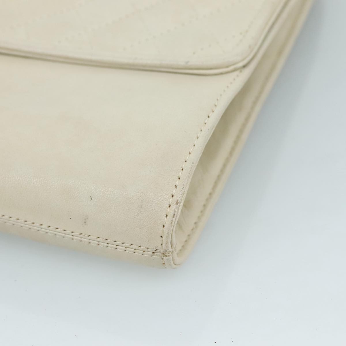 Yves Saint Laurent White Leather Clutch Bag (Pre-Owned)