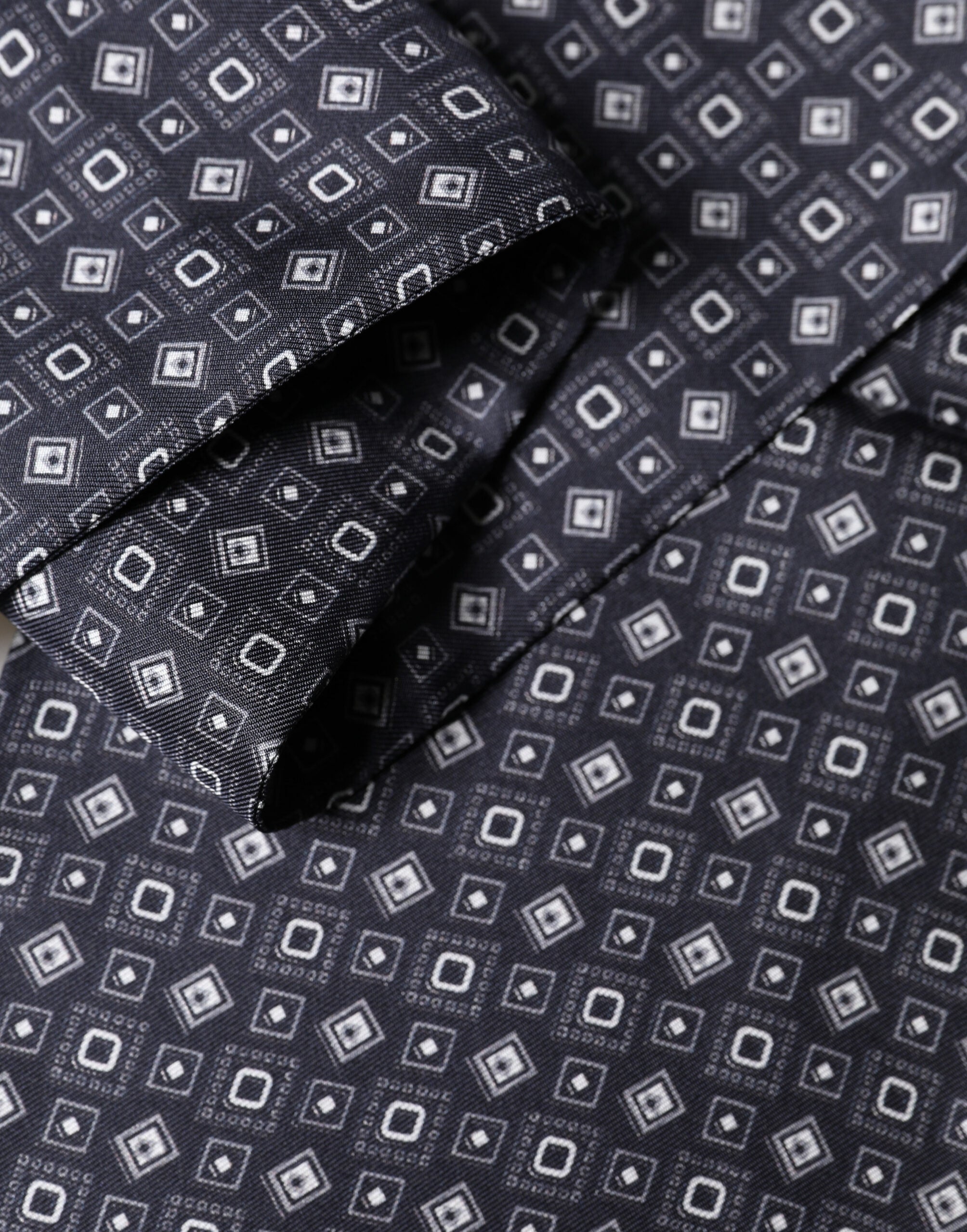 Dolce & Gabbana Black Silk Geometric Fringe Wrap Foulard 136cm X 15cm  Men's Scarf