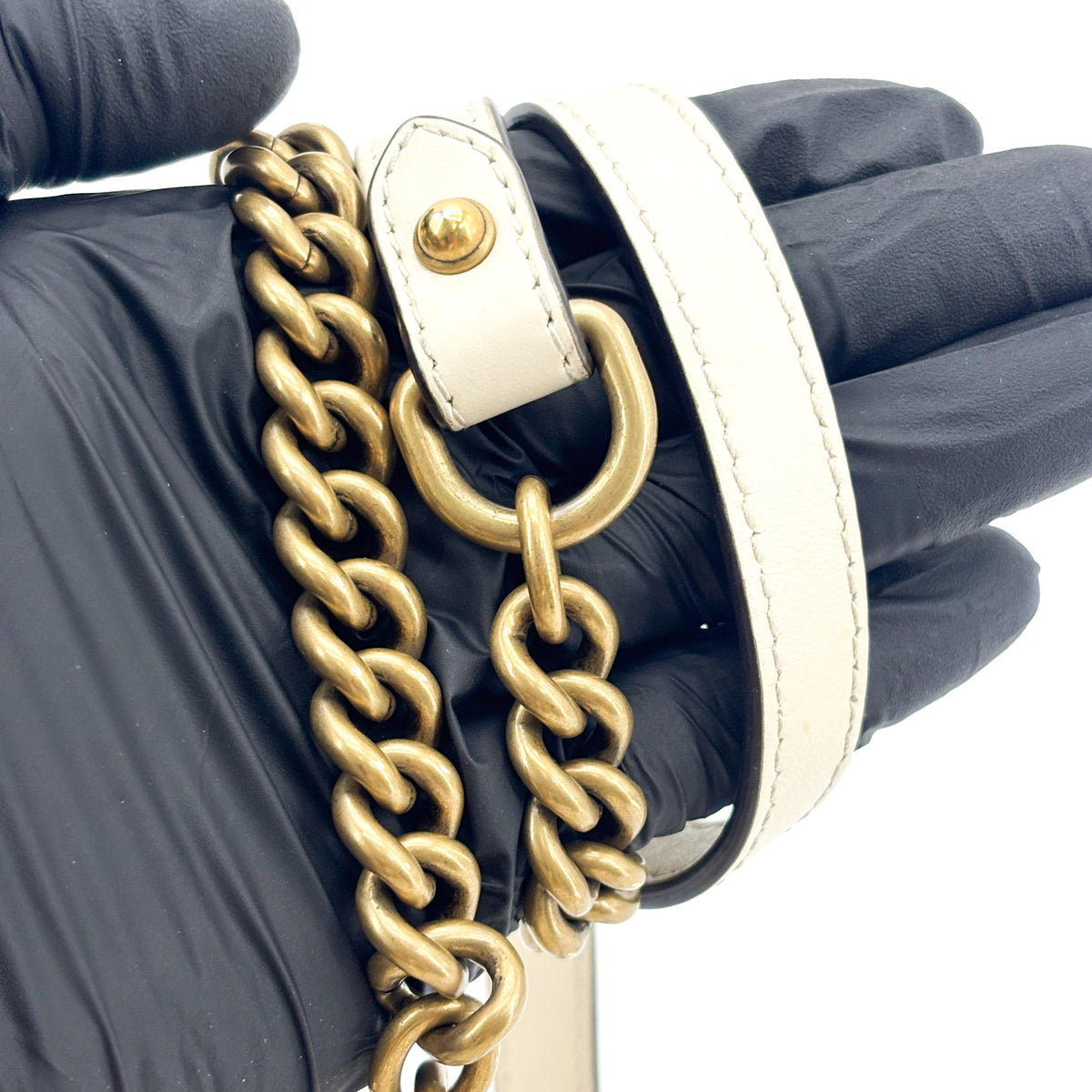 Gucci Gg Marmont Top Handle Flap Matelasse Leather White Leather Handbag (Pre-Owned)