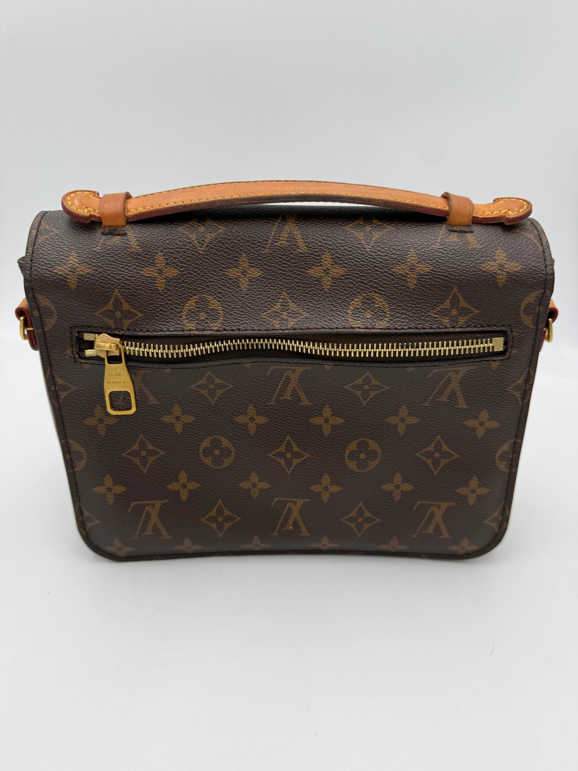Louis Vuitton LOUIS VUITTON METIS Monogram  Handbag (Pre-Owned)