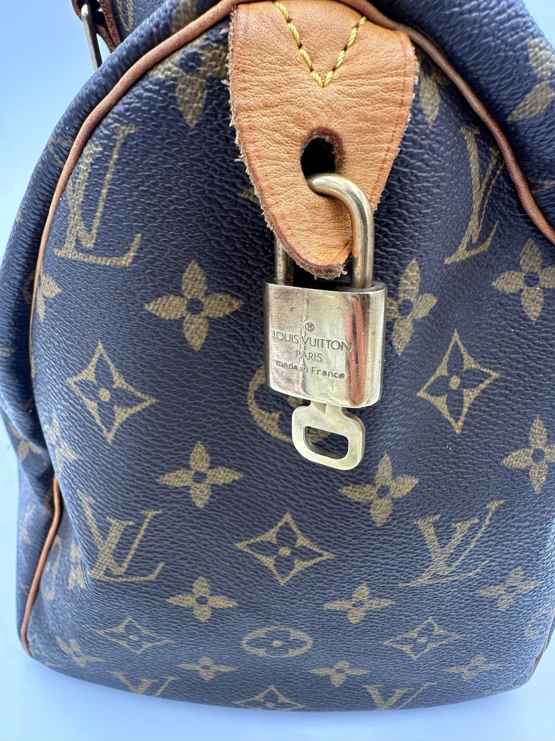 Louis Vuitton LOUIS VUITTON Speedy 30 Monogram  Handbag (Pre-Owned)