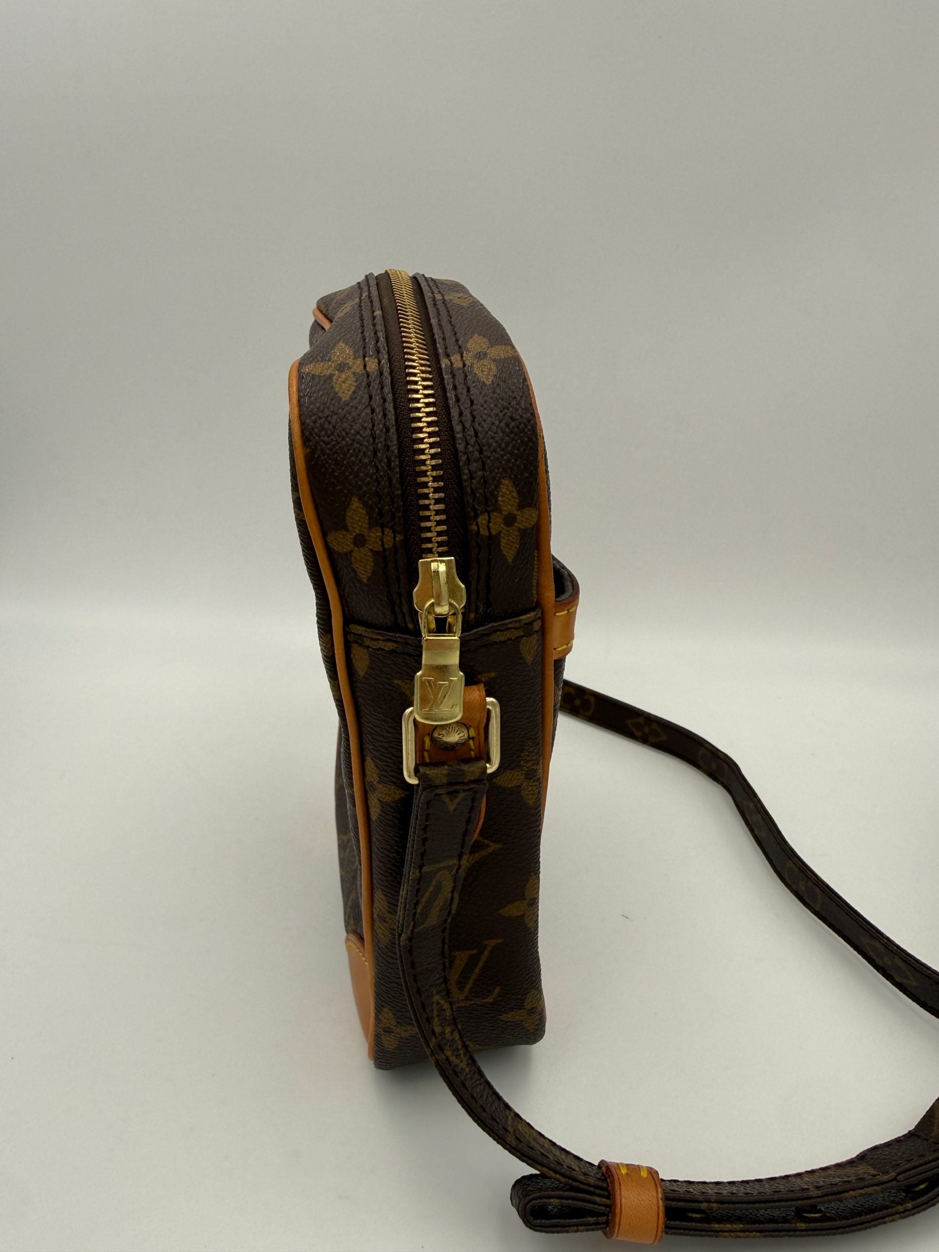 Louis Vuitton LOUIS VUITTON DANUBE Monogram  Handbag (Pre-Owned)