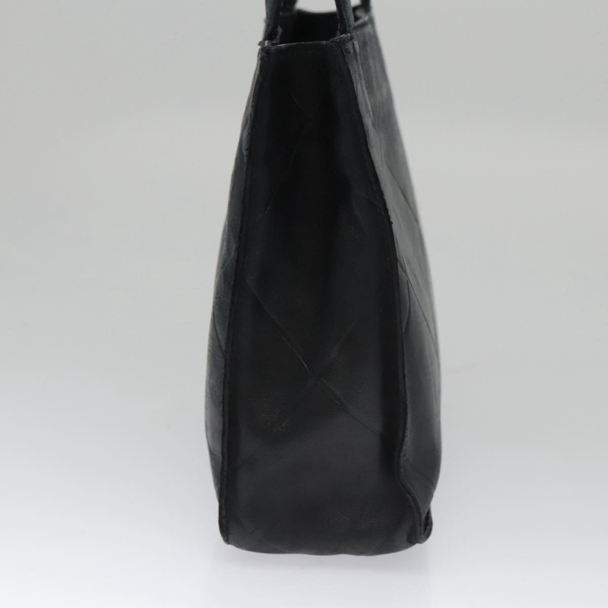 Chanel Black Leather Handbag (Pre-Owned)