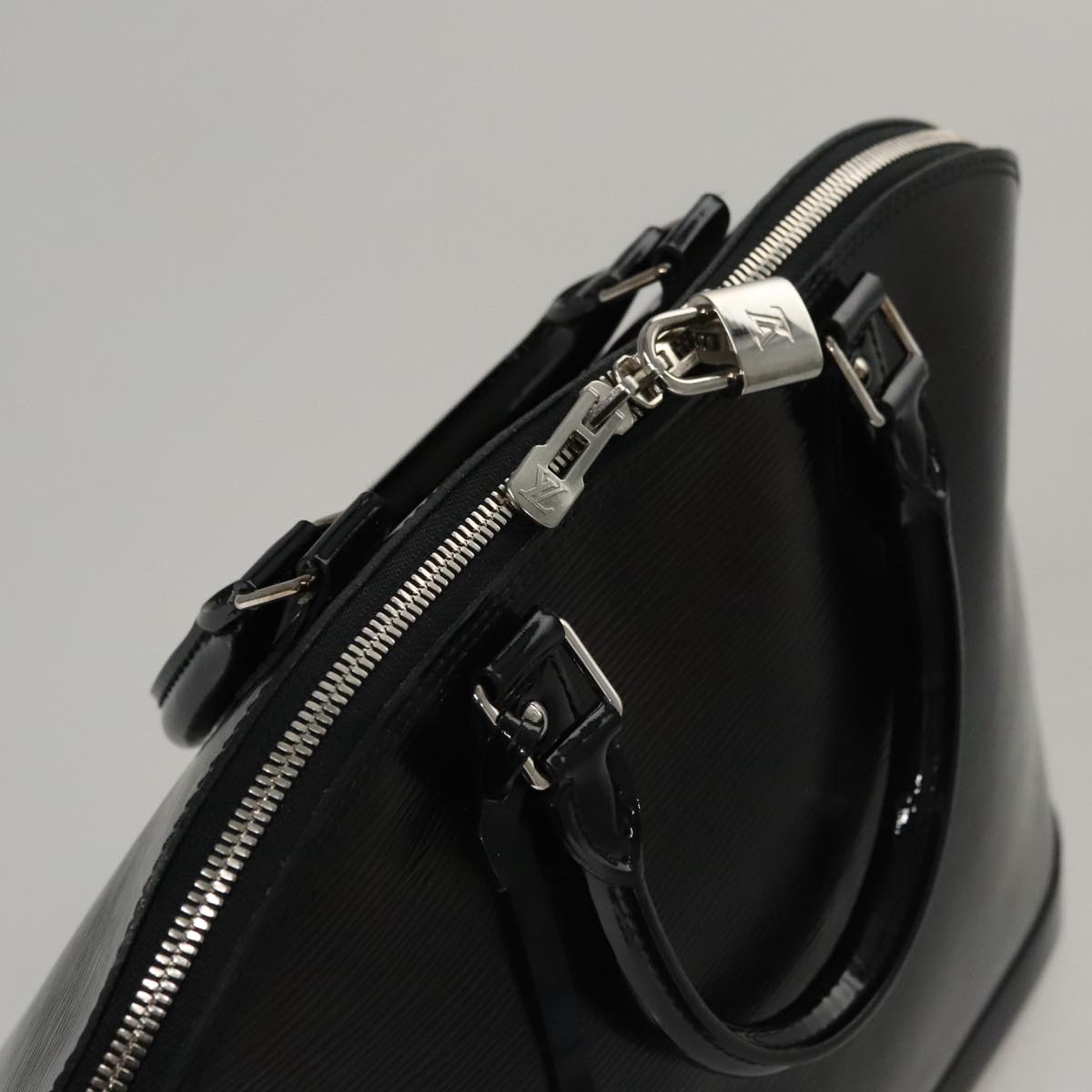 Louis Vuitton Alma Black Leather Handbag (Pre-Owned)