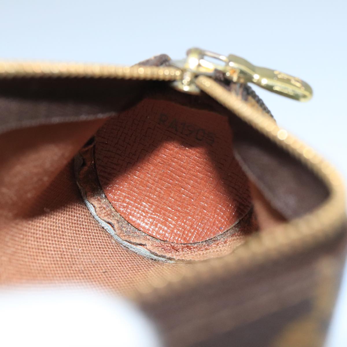 Louis Vuitton Etui À Balles De Golf Brown Canvas Clutch Bag (Pre-Owned)