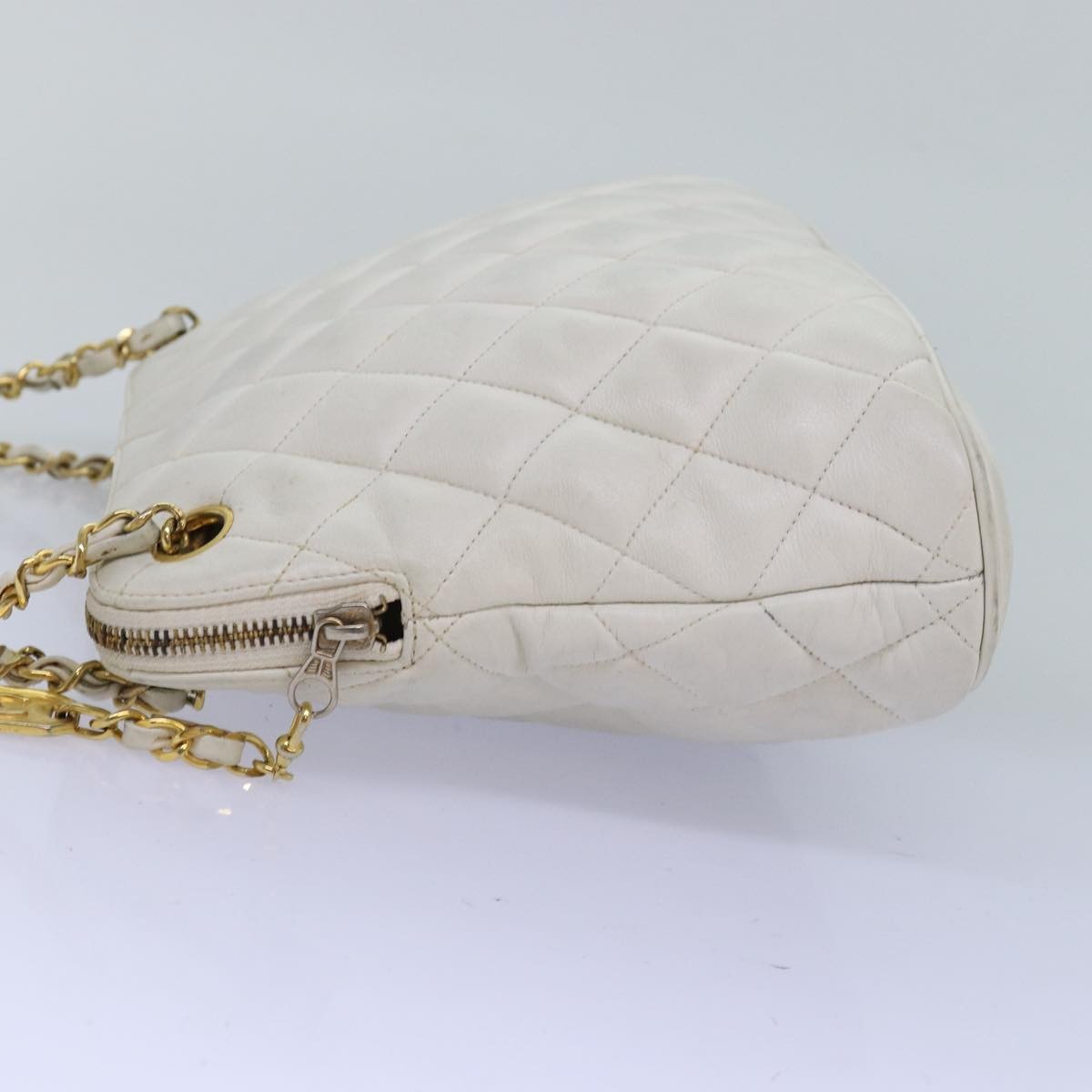 Chanel Vintage Zip Chain Quilted Caviar White Leather Shoulder Bag Bag (Pre-Owned)