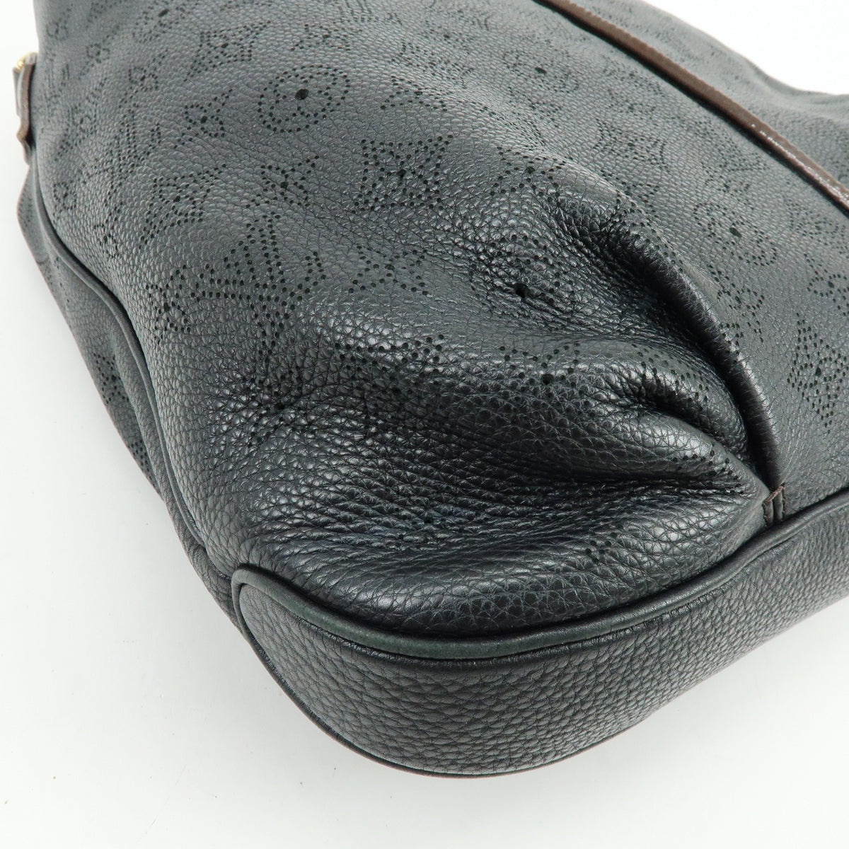 Louis Vuitton Selene Mahina Leather Black Leather Handbag (Pre-Owned)