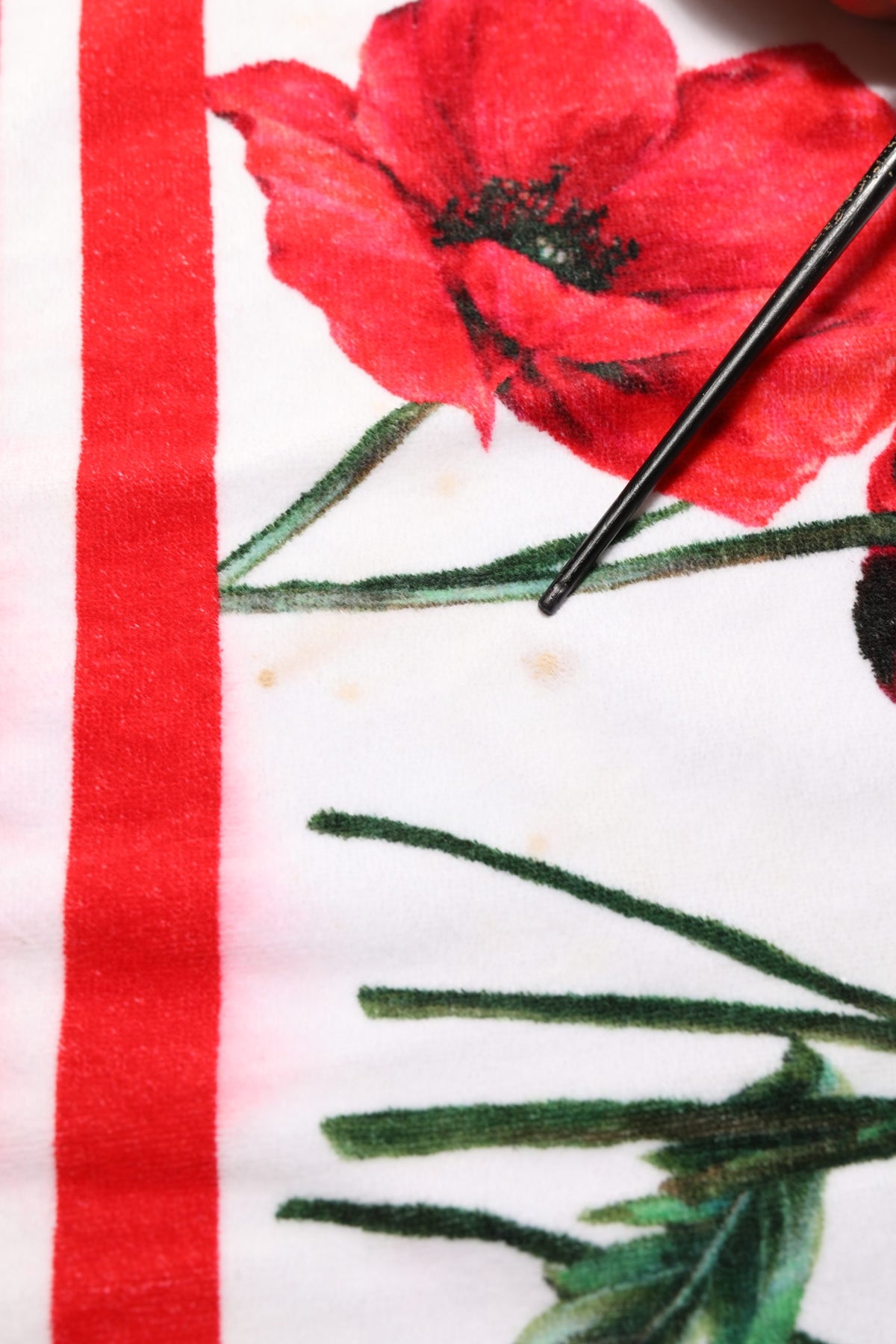 Dolce & Gabbana White Floral Poppy Print DG Logo Beach Women's Towel (Pre-Owned)