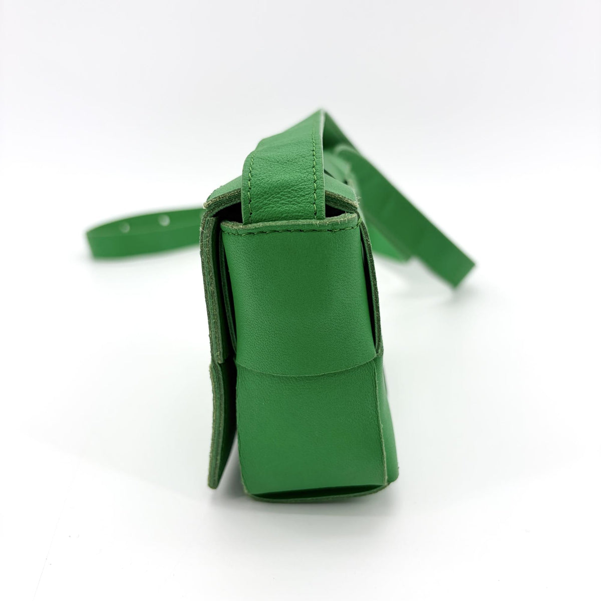 Bottega Veneta Cassette Maxi Intrecciato Leather Green Leather Crossbody Bag Bag (Pre-Owned)