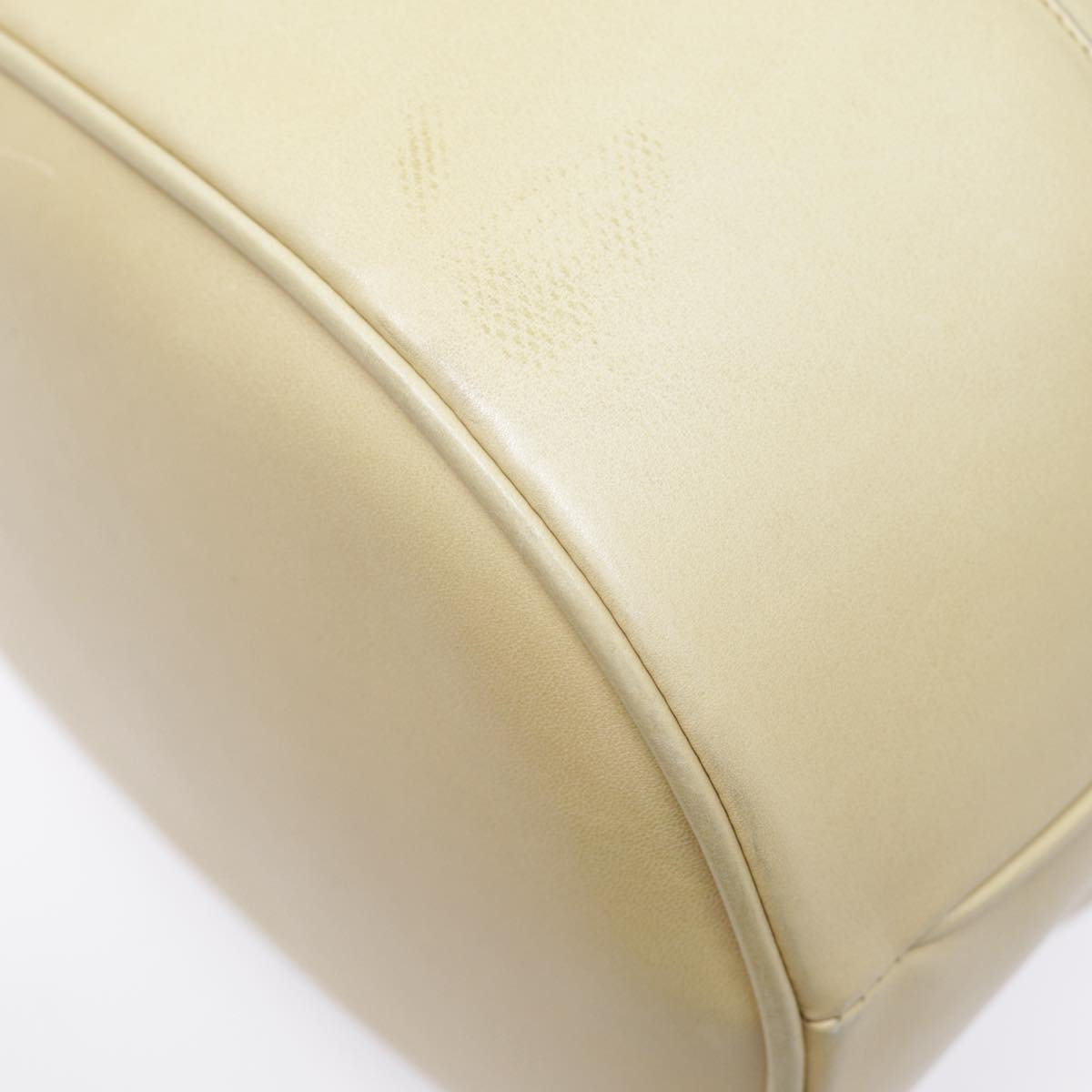 Chanel Logo Cc Beige Leather Shoulder Bag (Pre-Owned)