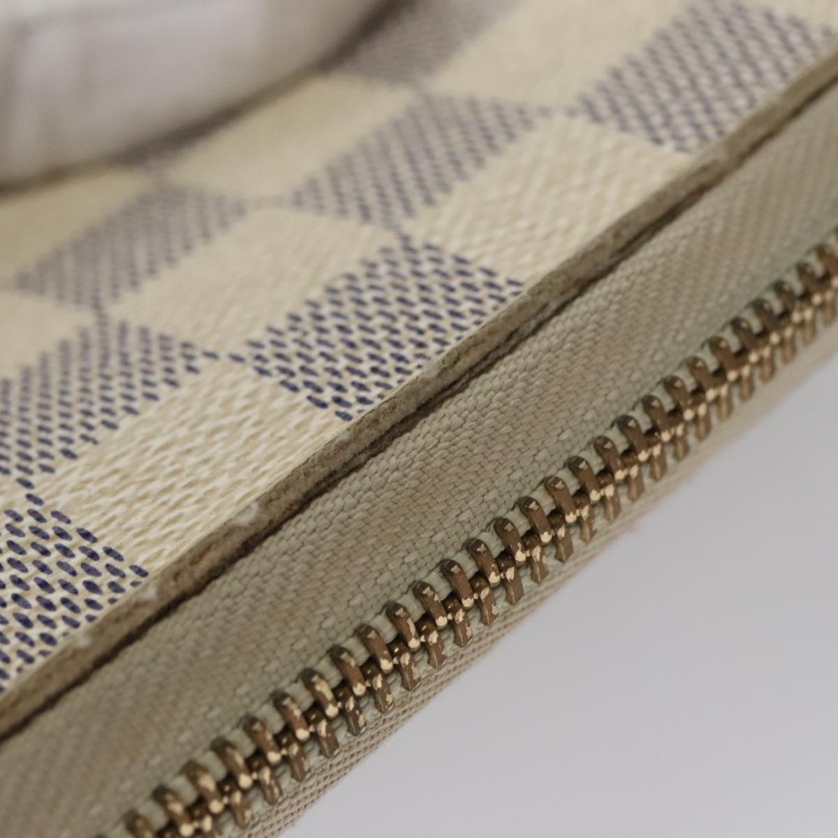 Louis Vuitton Zippy Wallet White Canvas Wallet  (Pre-Owned)