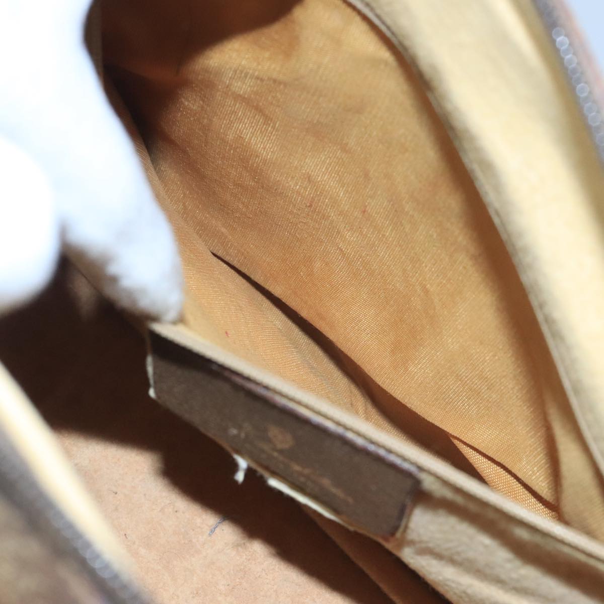 Gucci Gg Supreme Beige Canvas Travel Bag (Pre-Owned)