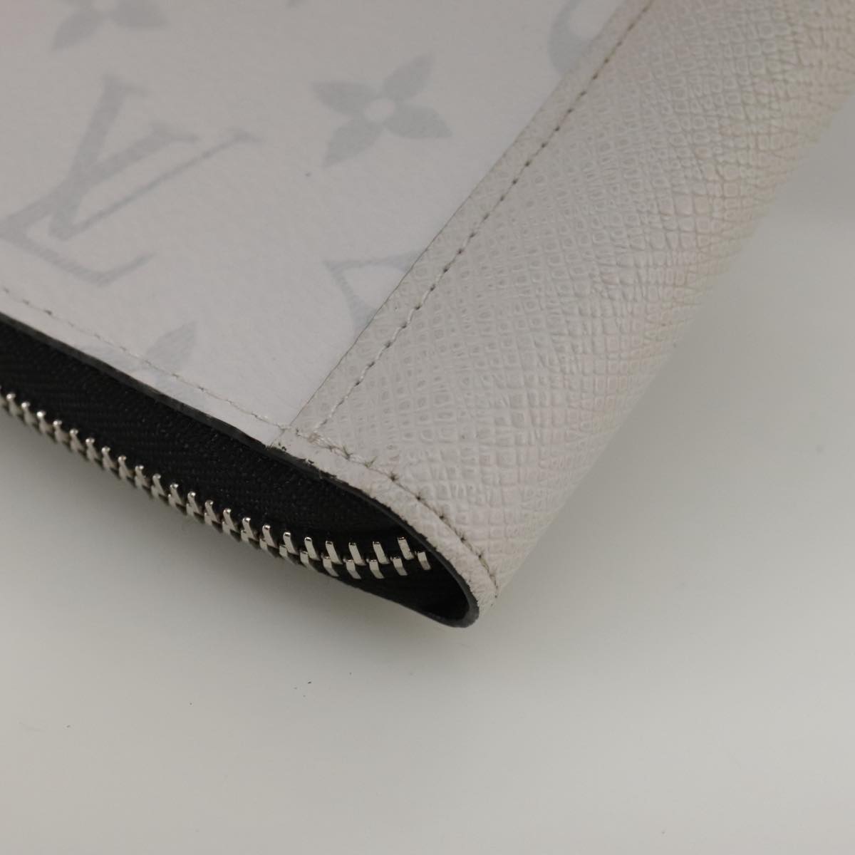 Louis Vuitton Zippy Wallet Vertical Grey Canvas Wallet  (Pre-Owned)
