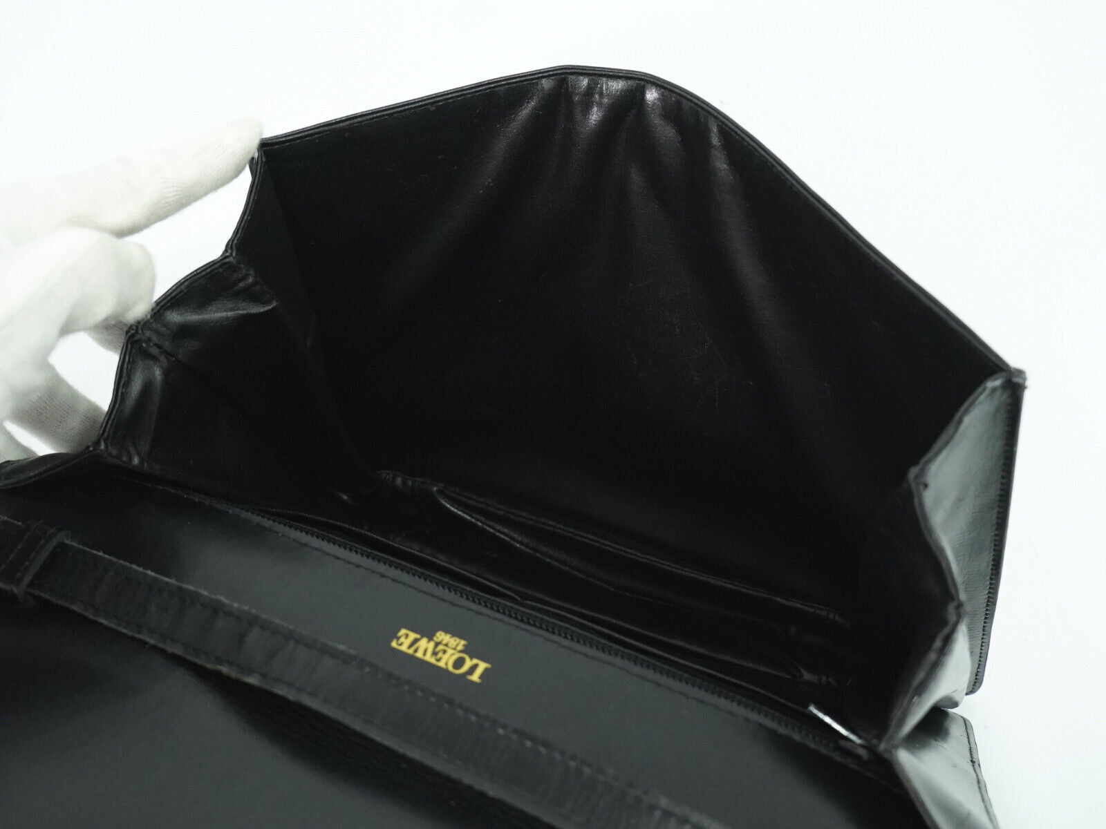 Loewe Black Leather Shoulder Bag (Pre-Owned)
