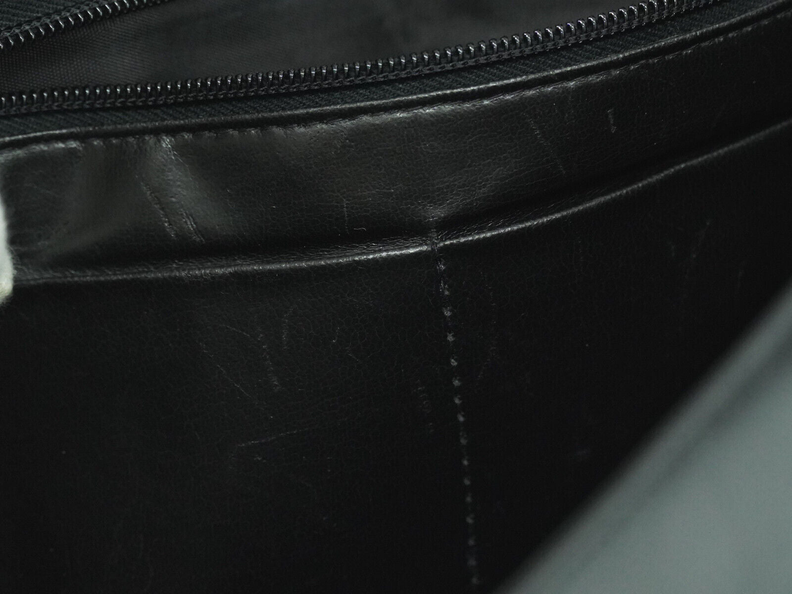 Loewe Black Leather Shoulder Bag (Pre-Owned)