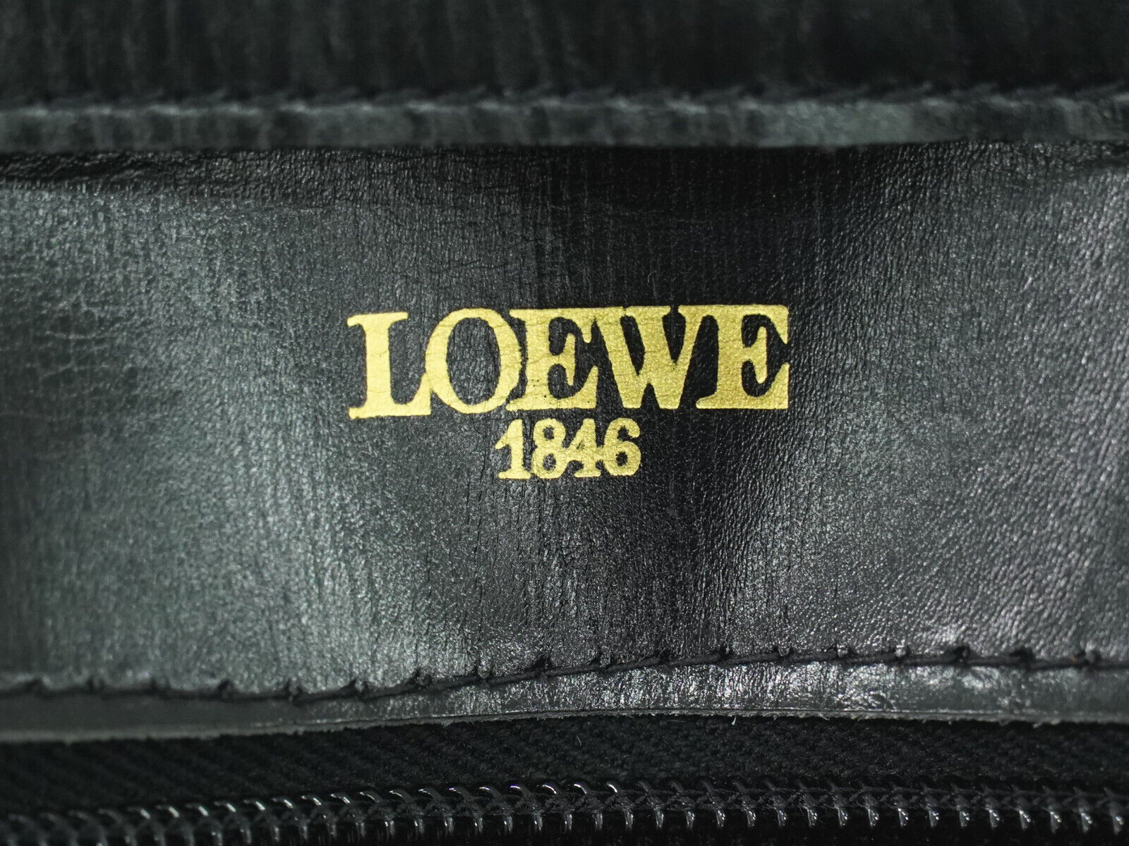 Loewe Black Leather Shoulder Bag (Pre-Owned)