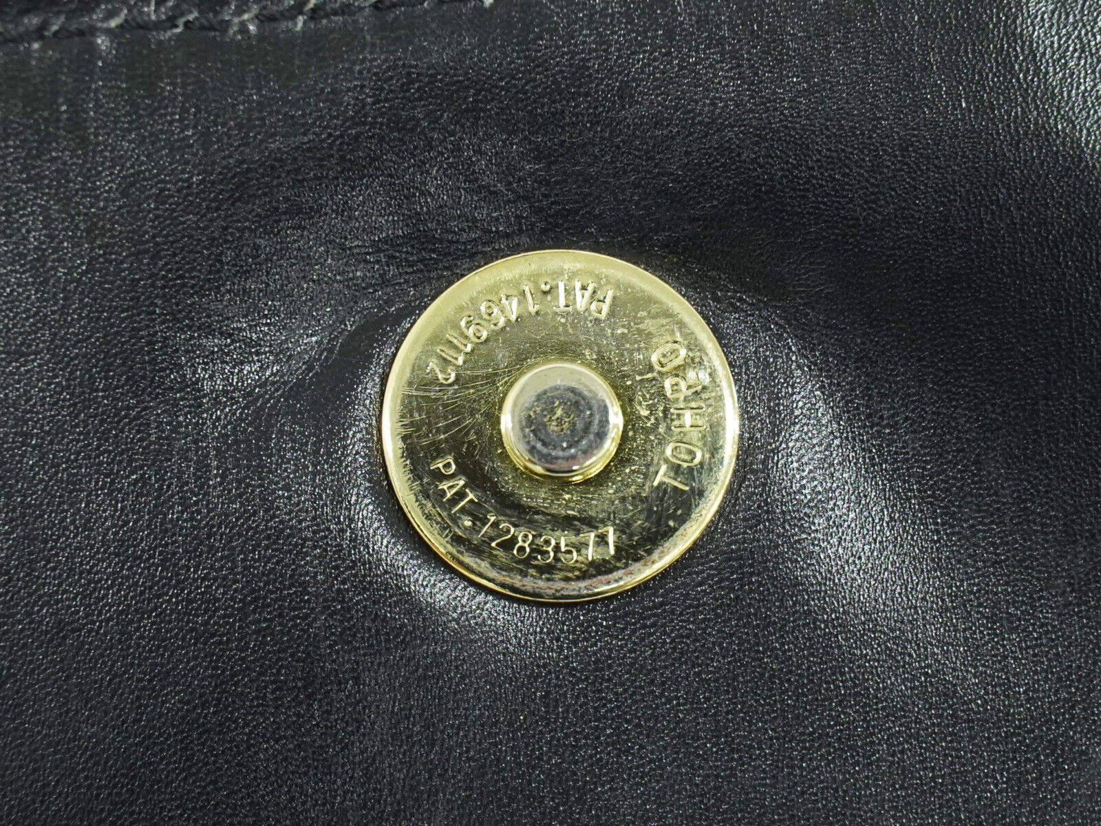 Loewe Black Leather Shoulder Bag (Pre-Owned)
