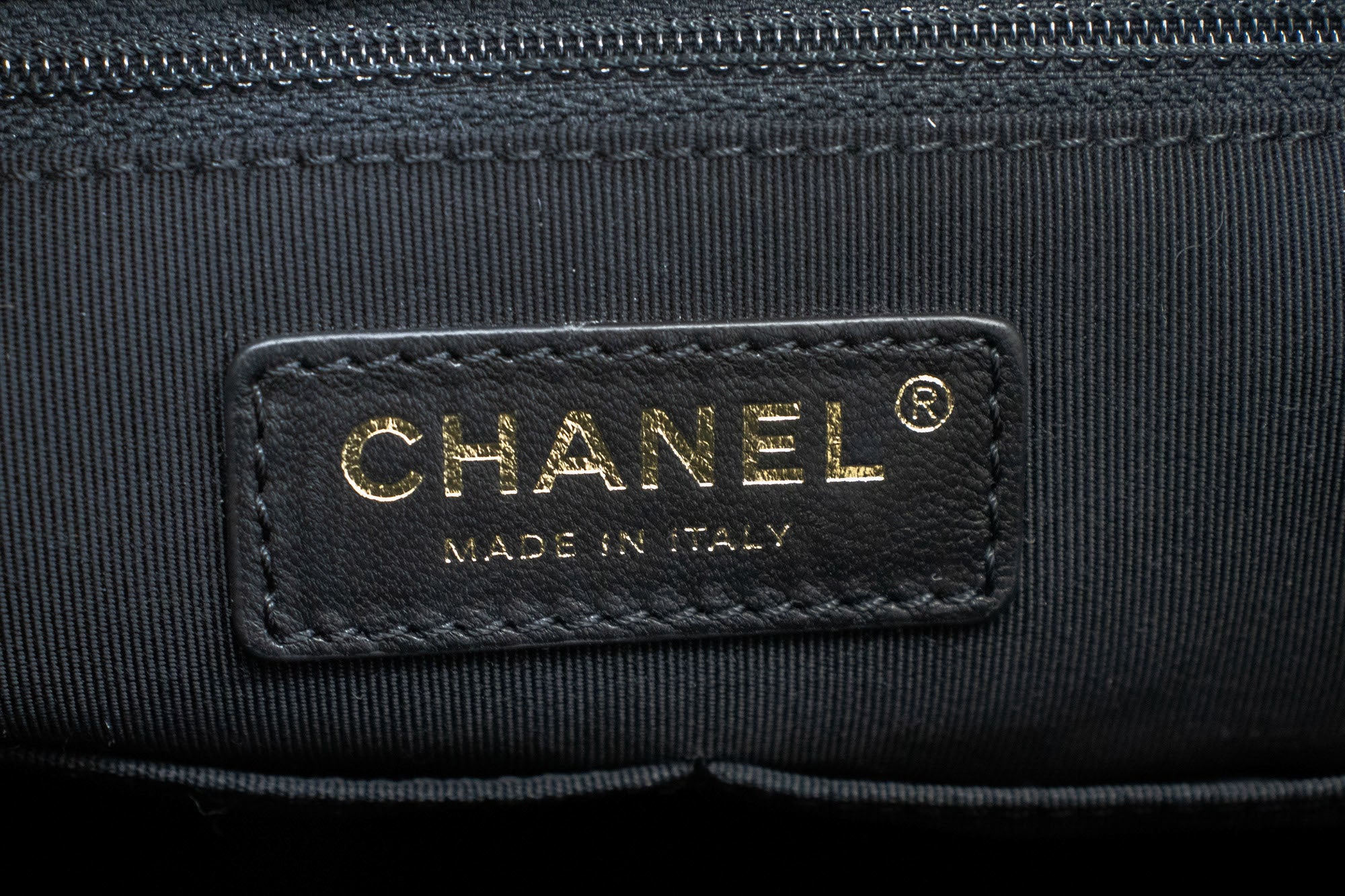 Chanel Drawstring Black Leather Shoulder Bag (Pre-Owned)