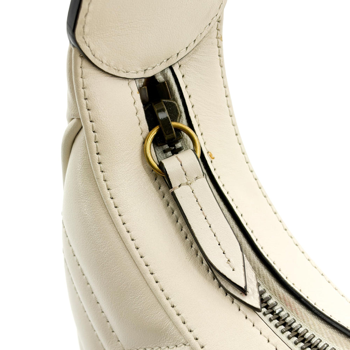 Gucci Gg Marmont Half Moon Hobo Matelasse Leather White Leather Shoulder Bag Bag (Pre-Owned)