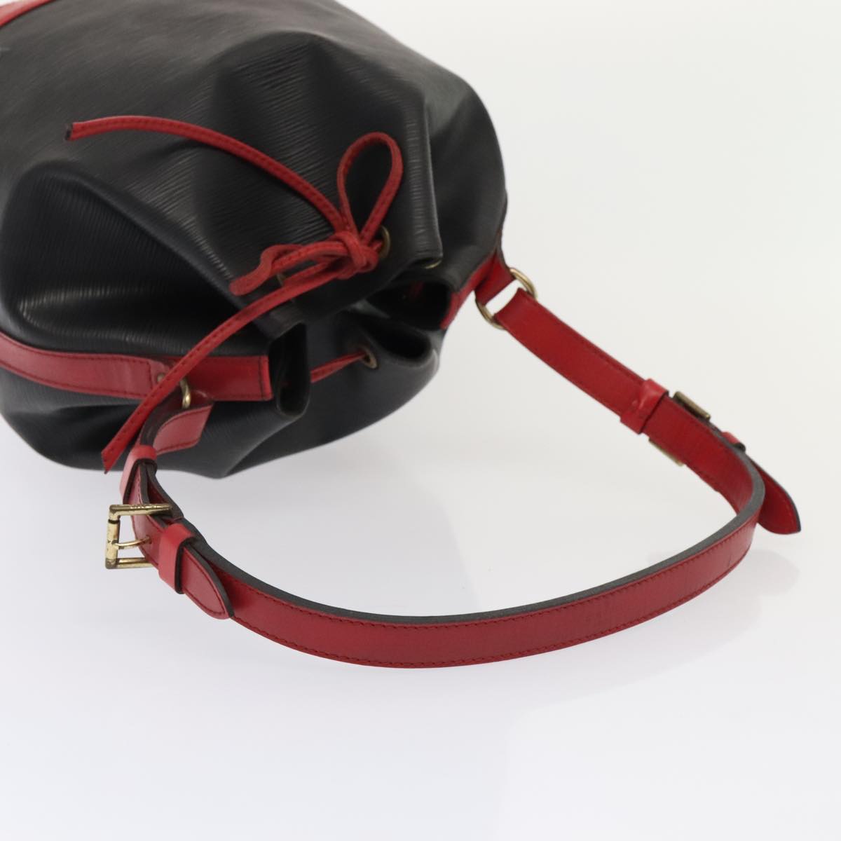 Louis Vuitton Noe Black Leather Shoulder Bag (Pre-Owned)
