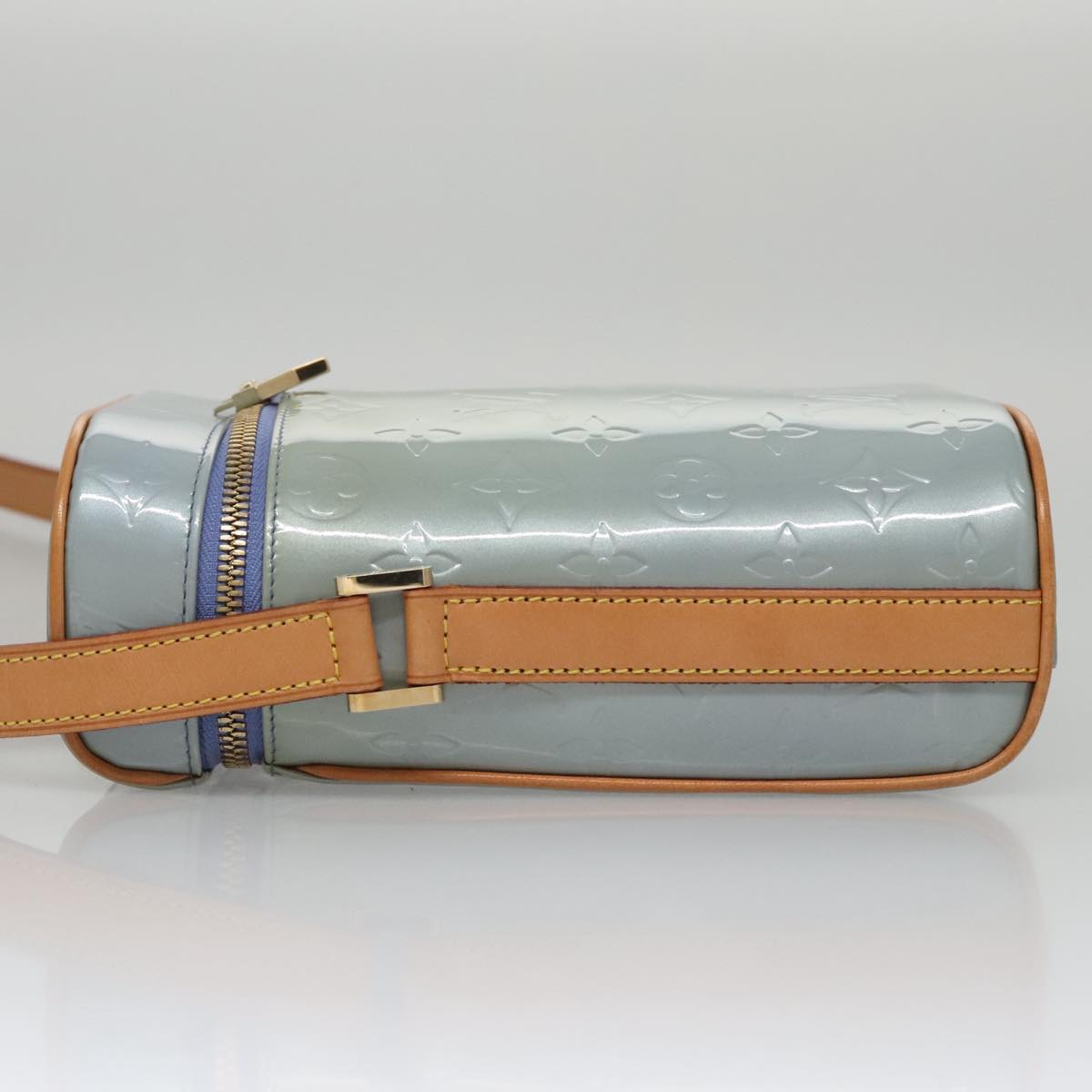 Louis Vuitton Sullivan Grey Patent Leather Shoulder Bag (Pre-Owned)