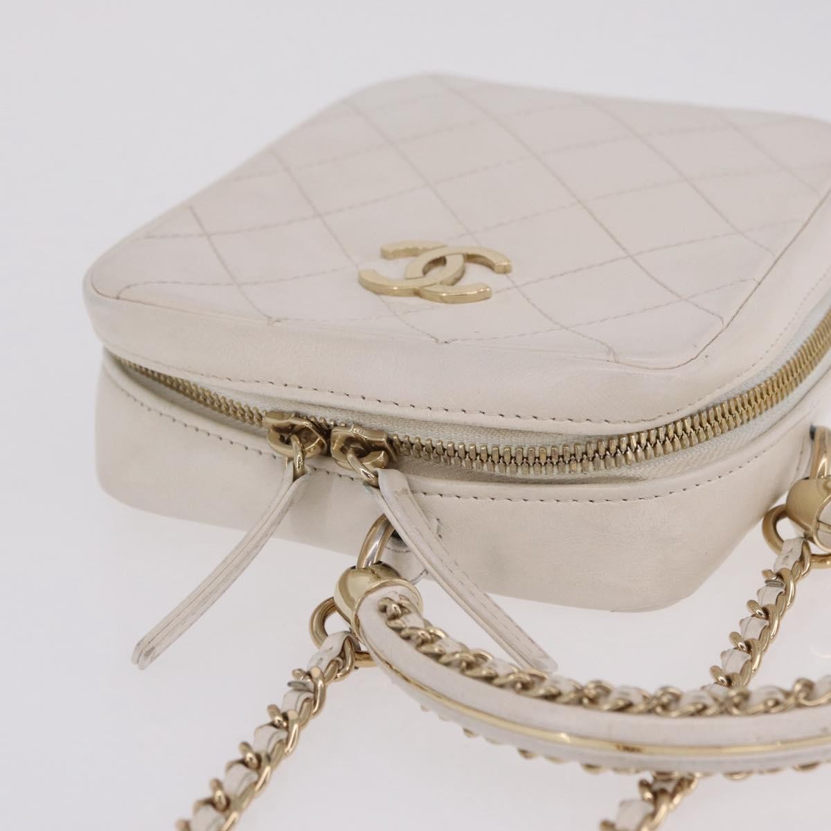 Chanel Zip Around Phone Case With Chain Quilted Lambskin White Leather Crossbody Bag Bag (Pre-Owned)