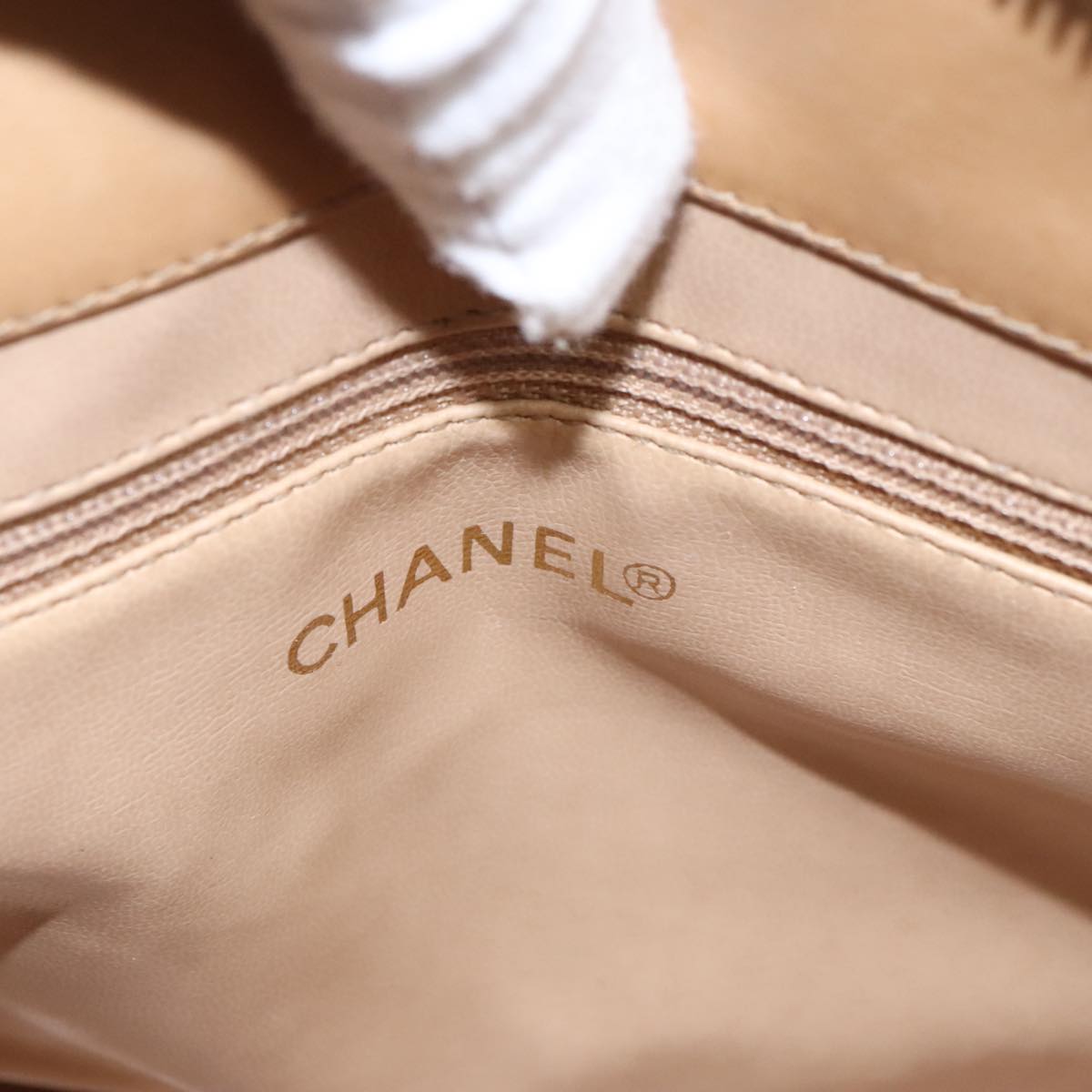 Chanel V-Stich Beige Leather Handbag (Pre-Owned)