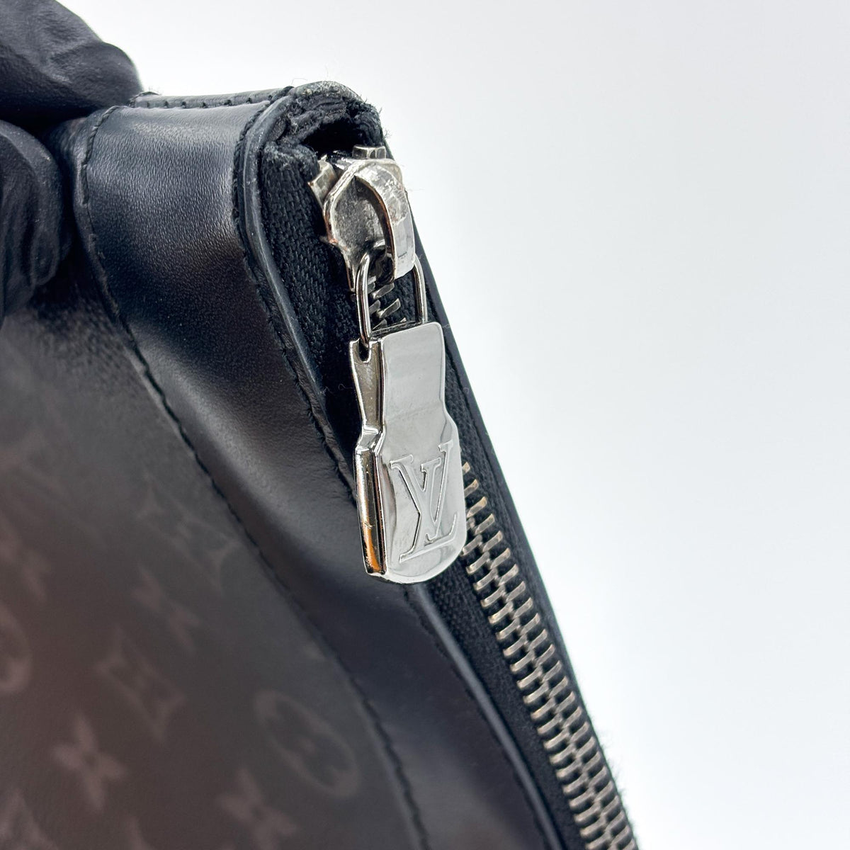 Louis Vuitton Discovery Pochette Monogram Eclipse Canvas Black Canvas Clutche & Pouche Bag (Pre-Owned)
