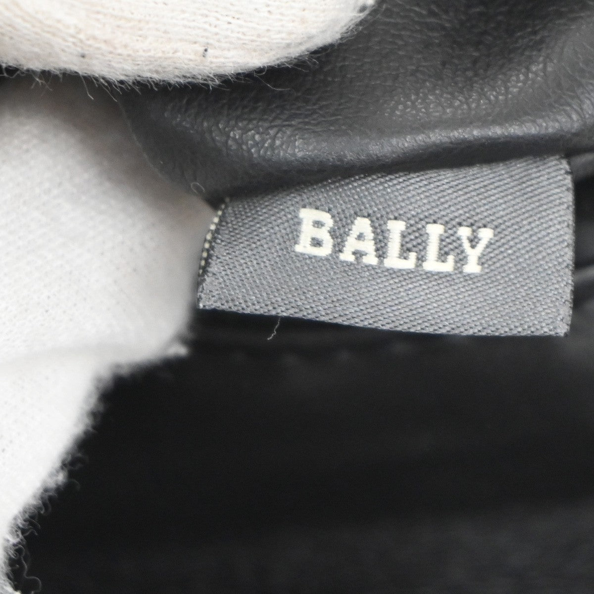 Bally Vintage Quilted Leather Black Leather Handbag (Pre-Owned)