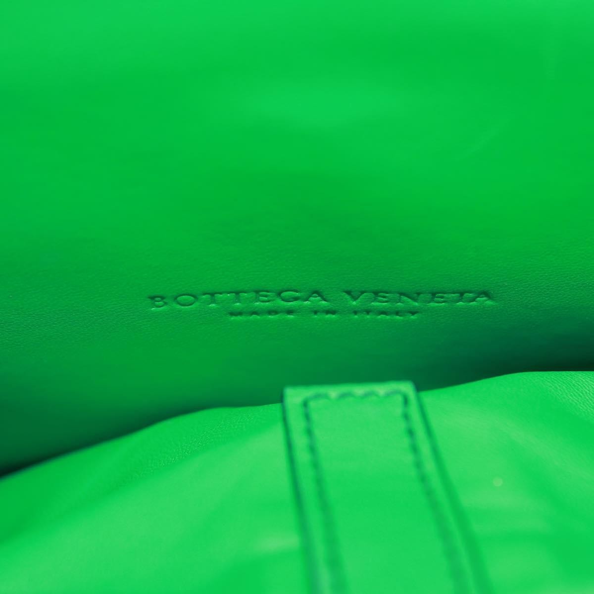 Bottega Veneta Intrecciato Leather Green Leather Handbag (Pre-Owned)
