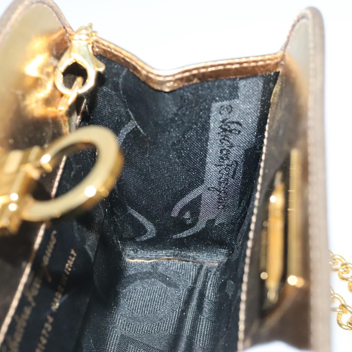 Salvatore Ferragamo Gancini Gold Leather Shoulder Bag (Pre-Owned)