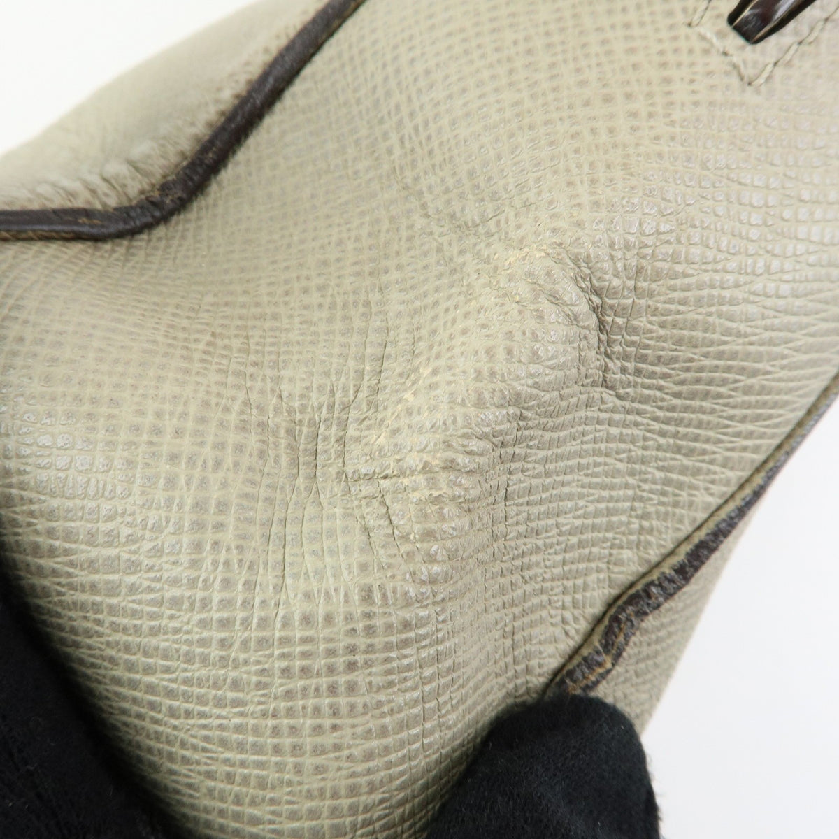 Louis Vuitton Milo Messenger Taiga Leather Beige Leather Handbag (Pre-Owned)