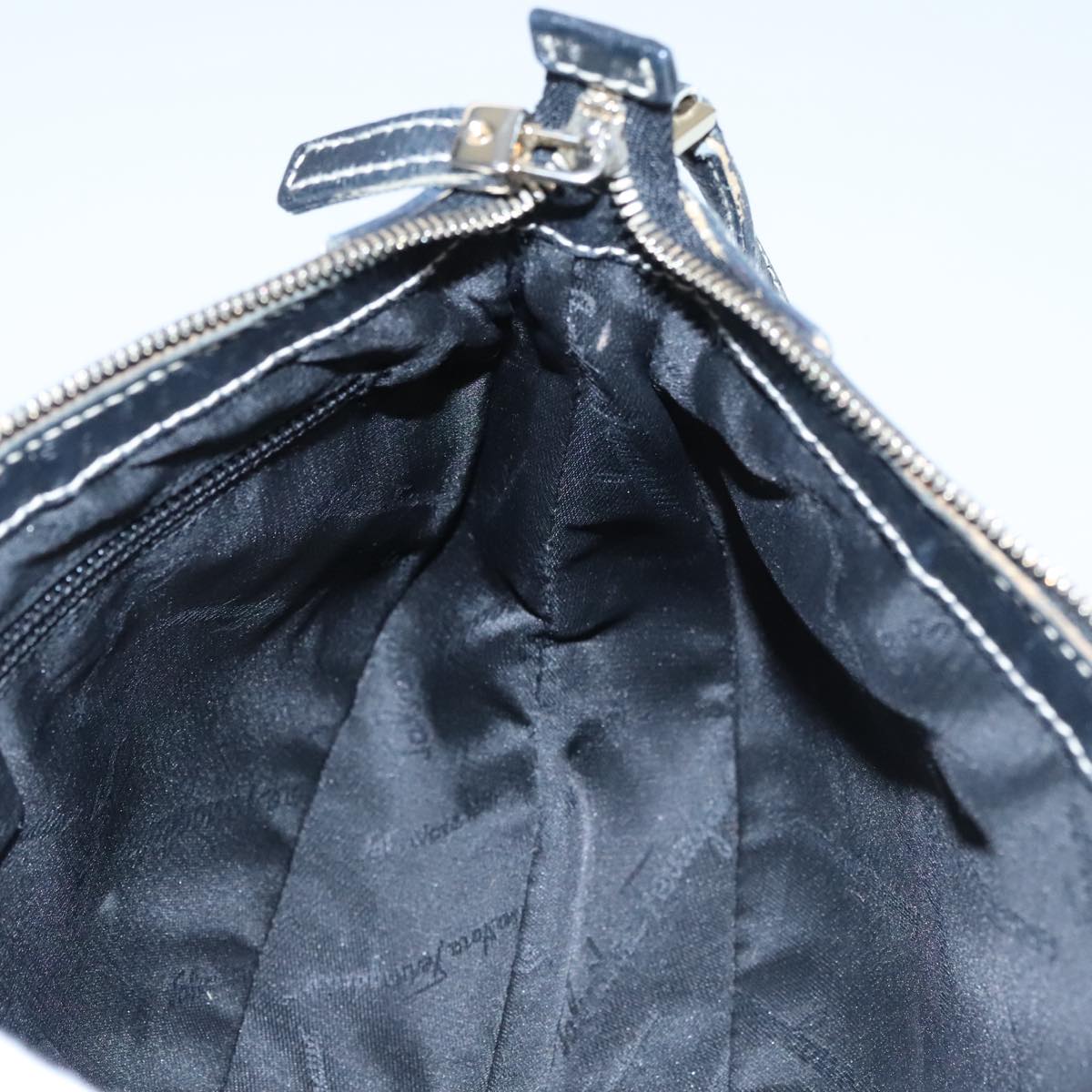 Salvatore Ferragamo Gancini Black Leather Shoulder Bag (Pre-Owned)