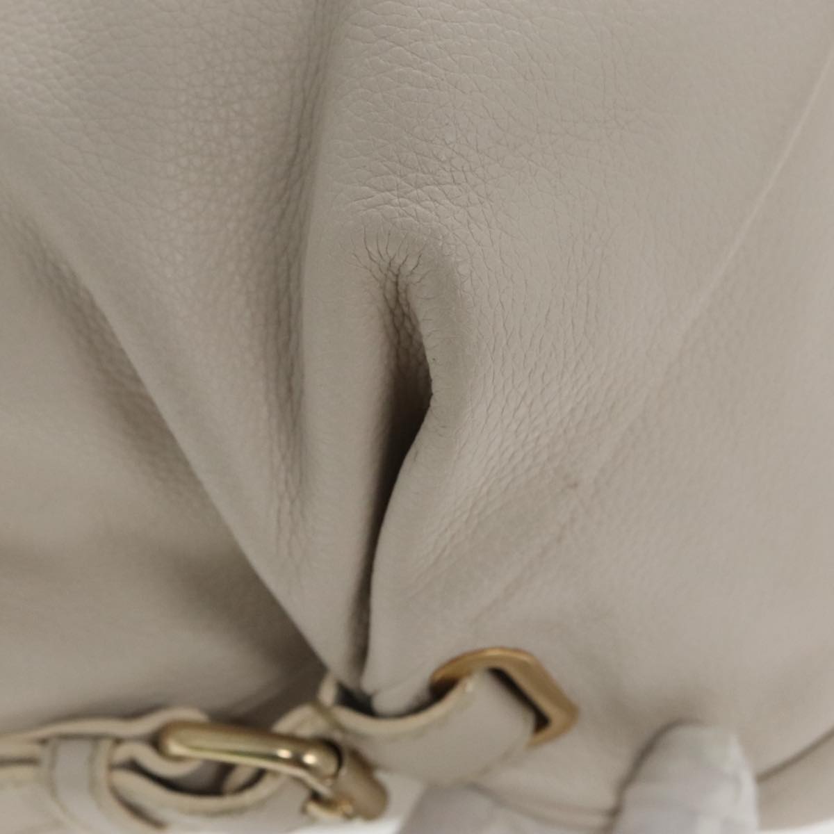 Bally White Leather Handbag (Pre-Owned)