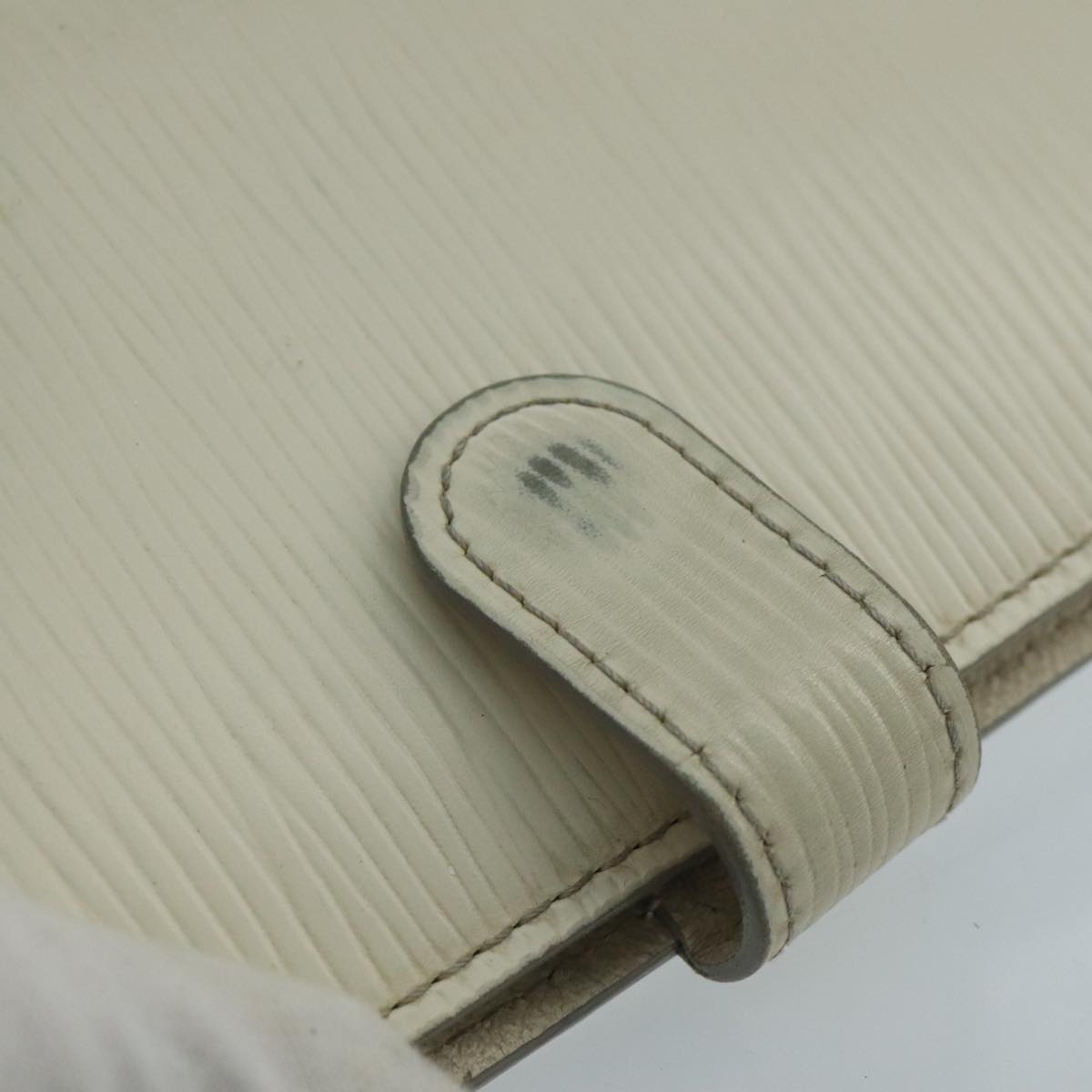 Louis Vuitton Agenda Pm White Leather Wallet  (Pre-Owned)