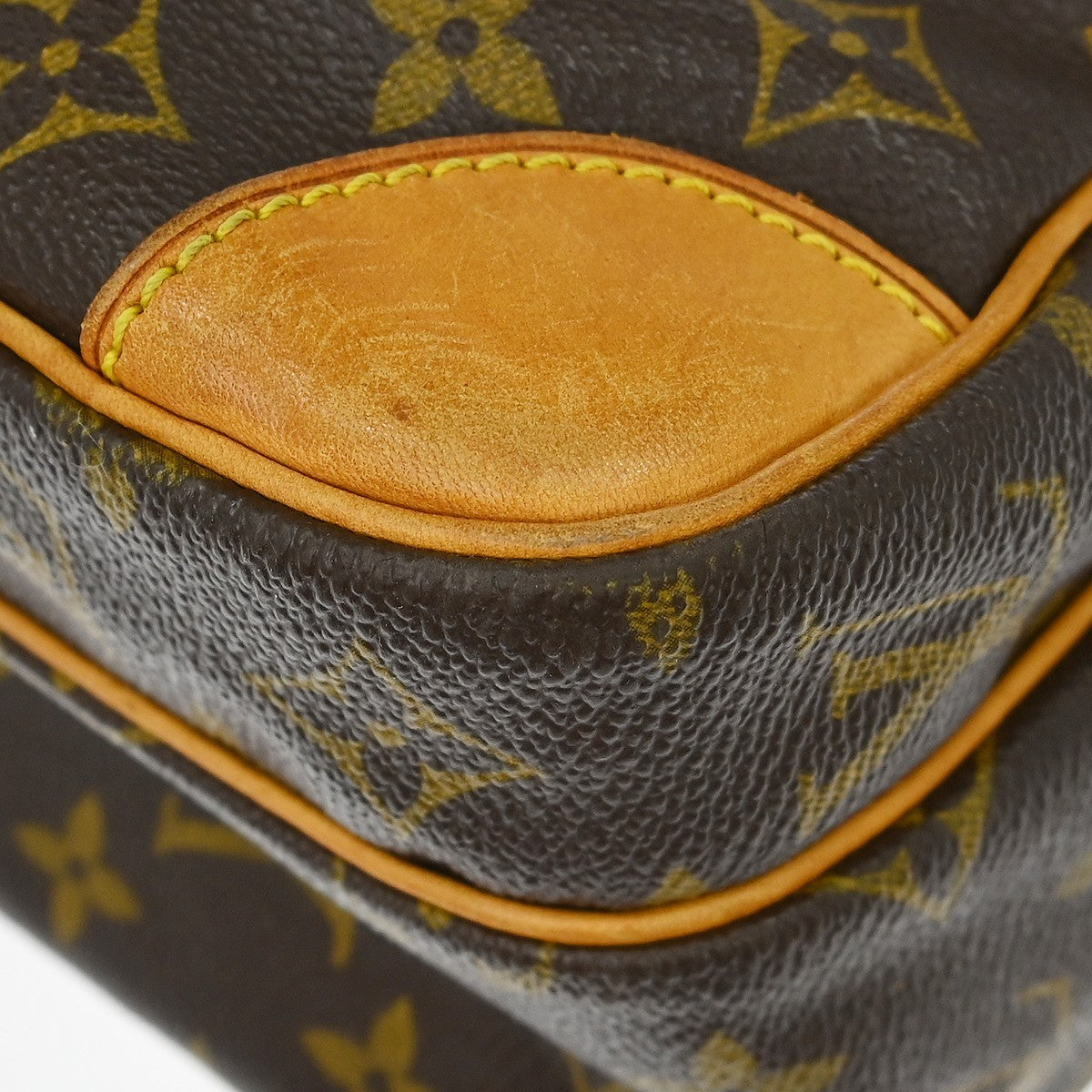 Louis Vuitton Nil Messenger Monogram Canvas Brown Canvas Shoulder Bag Bag (Pre-Owned)