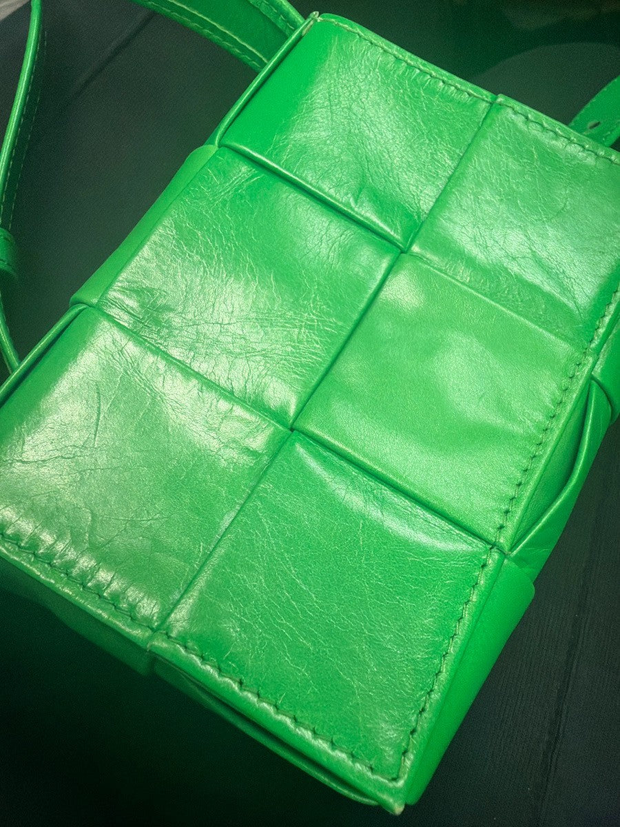 Bottega Veneta Cassette Maxi Intrecciato Leather Green Leather Crossbody Bag Bag (Pre-Owned)