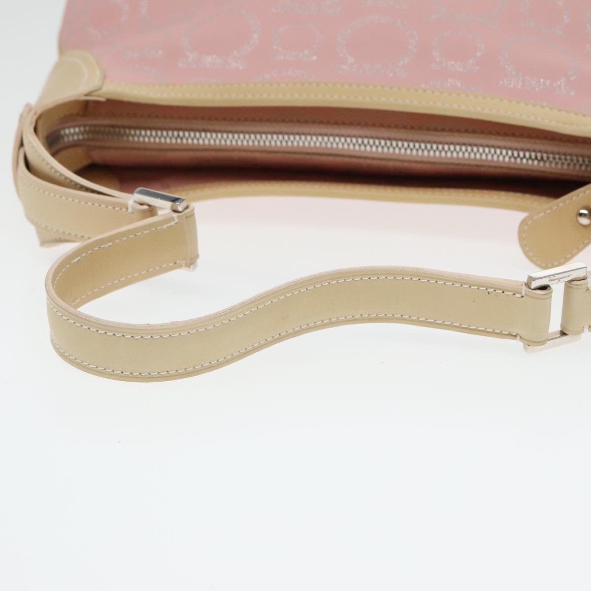 Salvatore Ferragamo Gancini Pink Canvas Shoulder Bag (Pre-Owned)