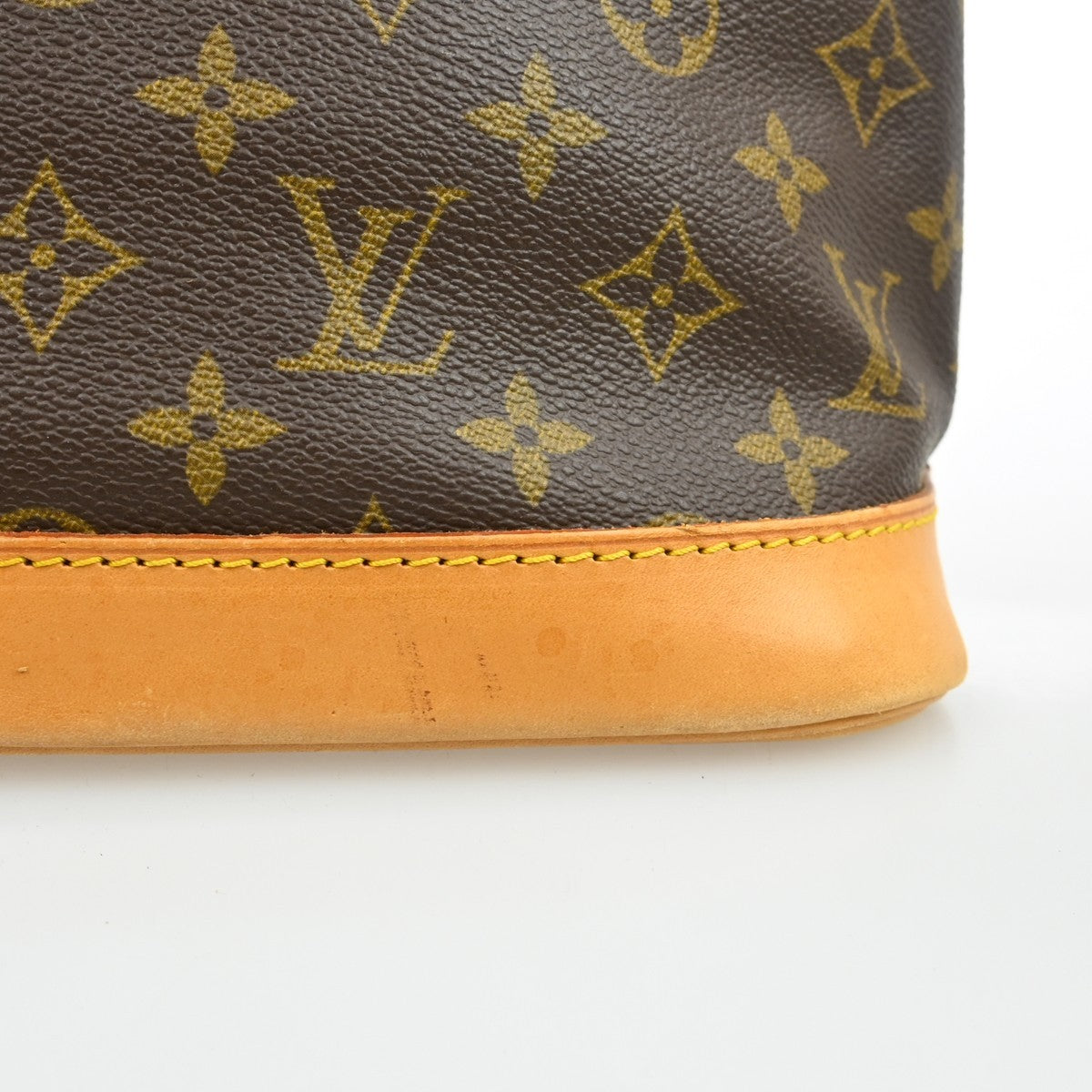 Louis Vuitton Alma Monogram Brown Canvas Handbag (Pre-Owned)