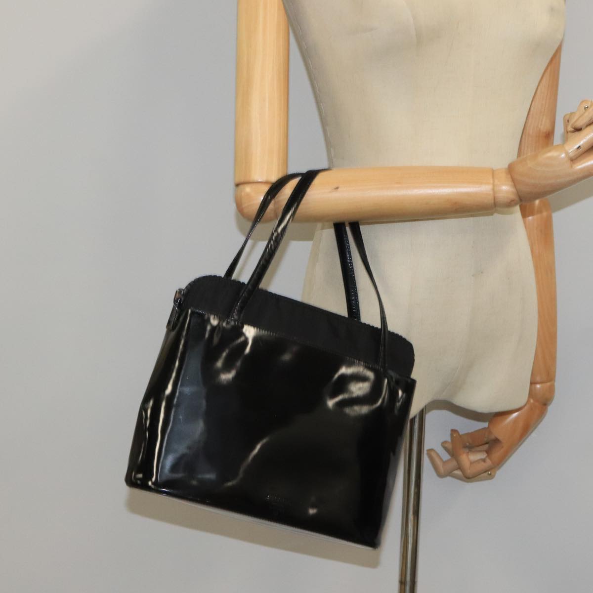 Prada Black Leather Handbag (Pre-Owned)