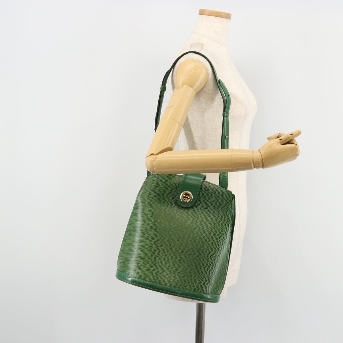 Louis Vuitton Cluny Epi Leather Green Leather Shoulder Bag Bag (Pre-Owned)