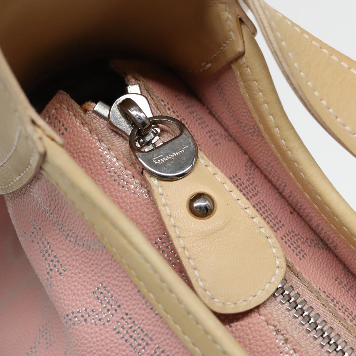 Salvatore Ferragamo Gancini Pink Canvas Shoulder Bag (Pre-Owned)