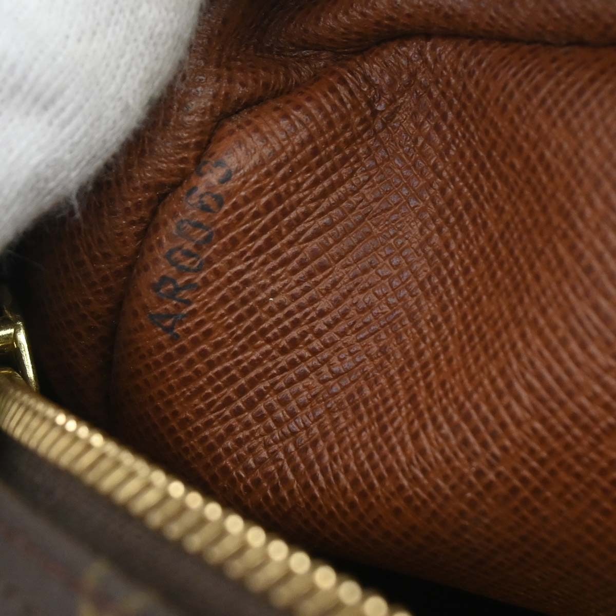 Louis Vuitton Nil Messenger Monogram Canvas Brown Canvas Shoulder Bag Bag (Pre-Owned)