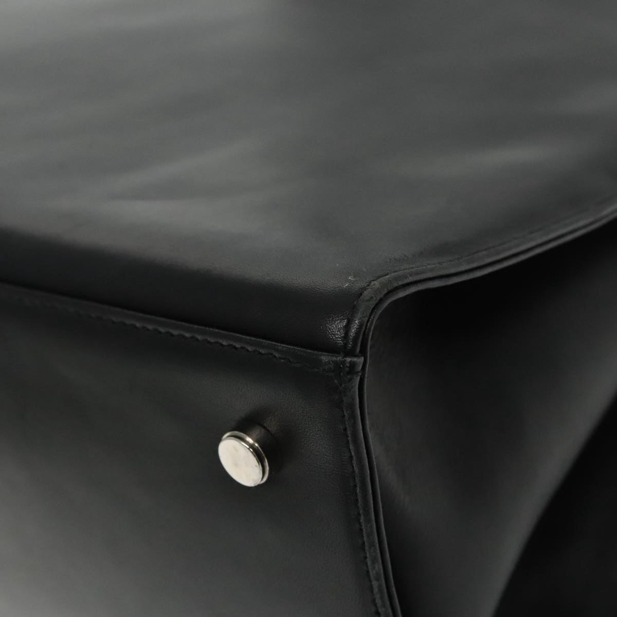 Salvatore Ferragamo Gancini Black Leather Shoulder Bag (Pre-Owned)