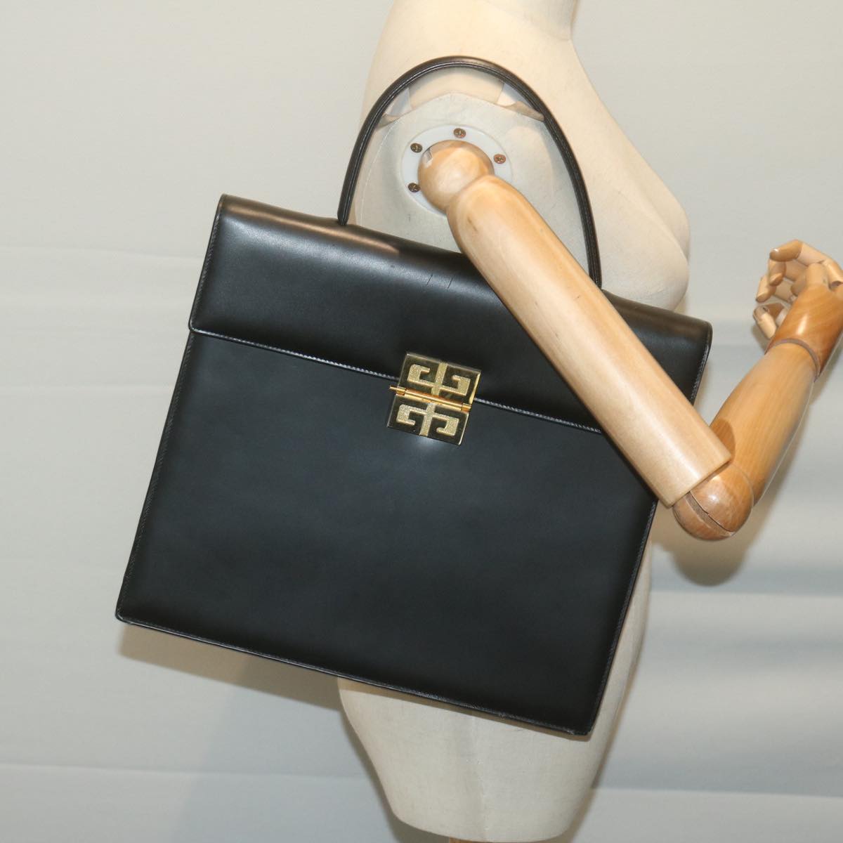 Givenchy Black Leather Handbag (Pre-Owned)