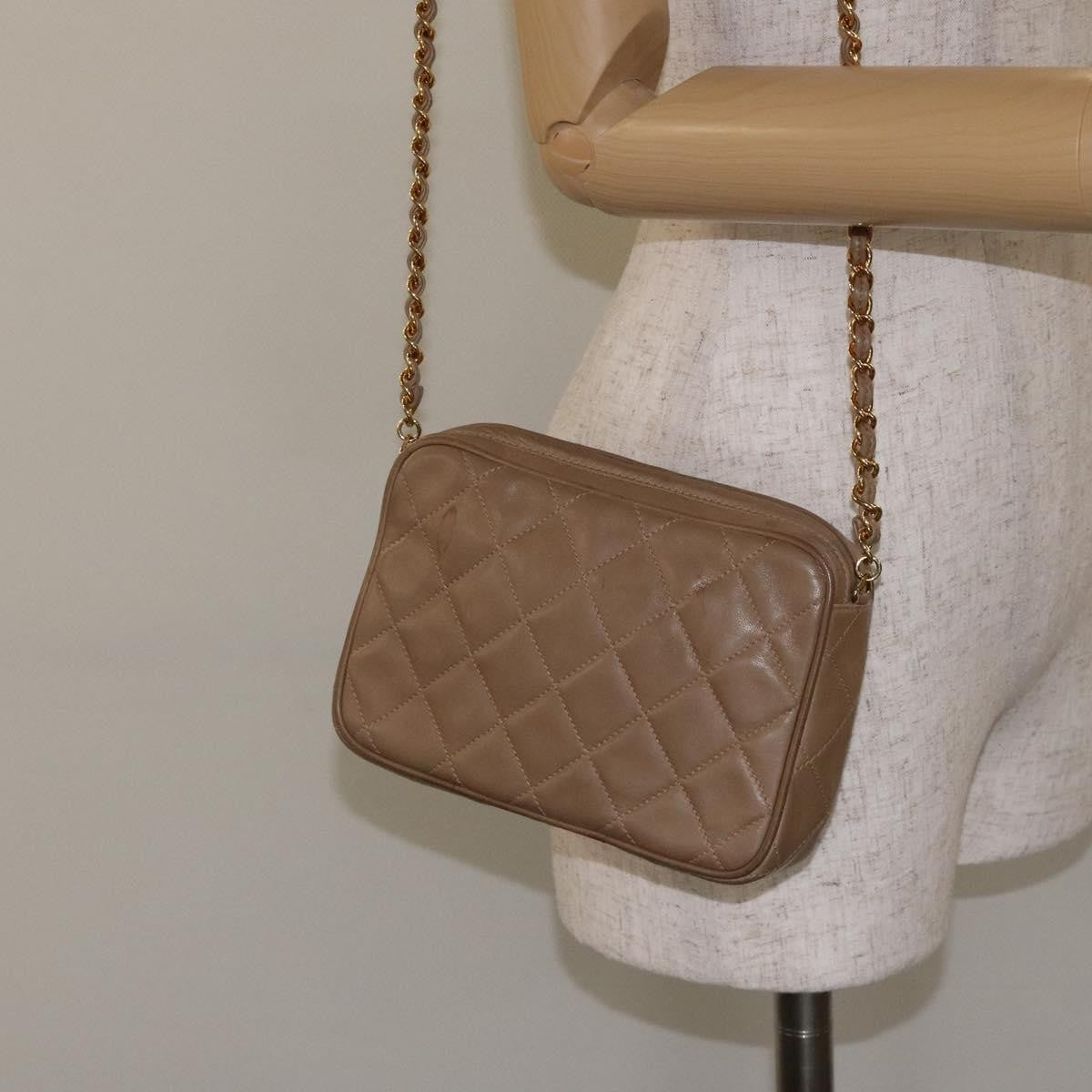 Chanel Vintage Diamond Cc Camera Quilted Leather Beige Leather Shoulder Bag Bag (Pre-Owned)