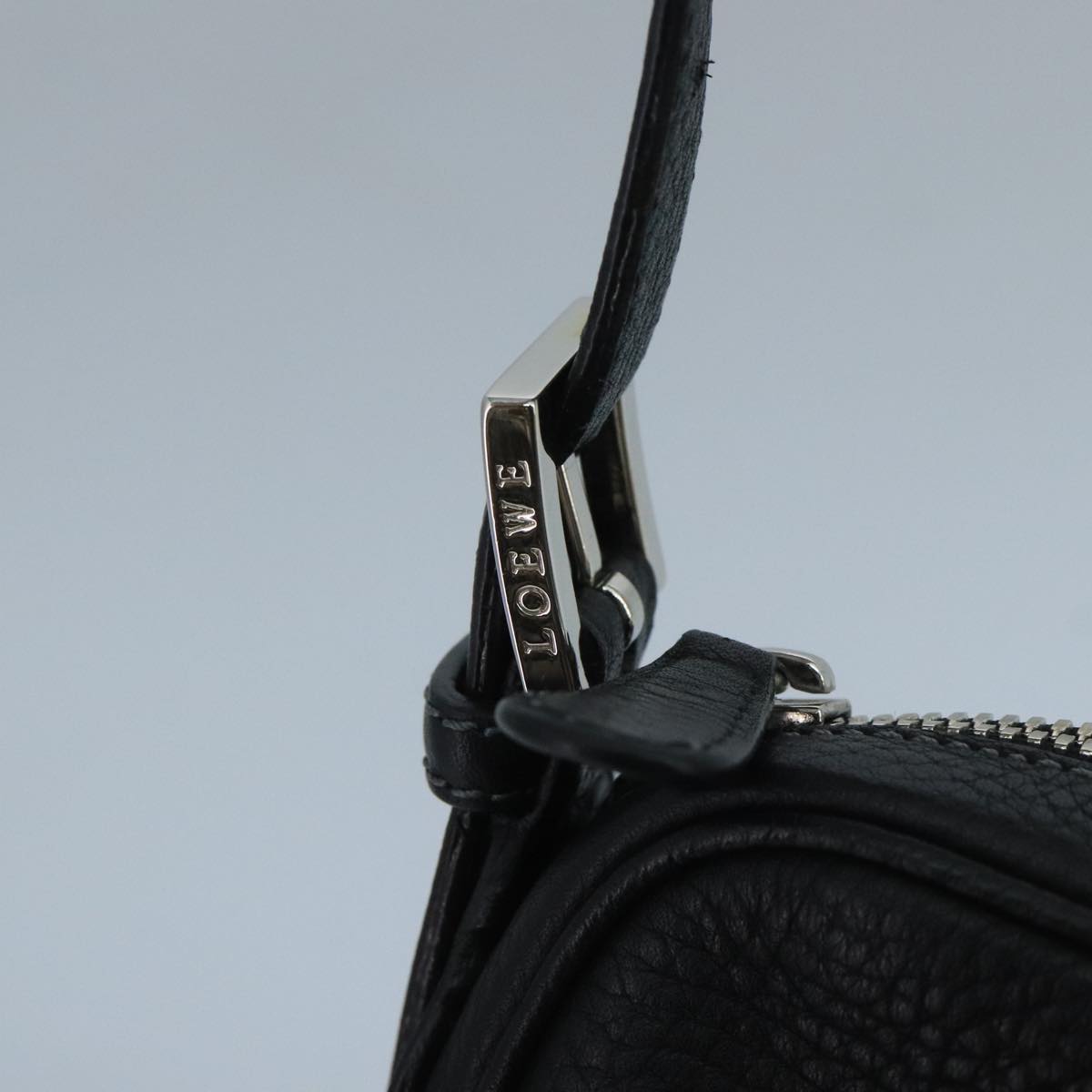 Loewe Senda Black Leather Shoulder Bag (Pre-Owned)